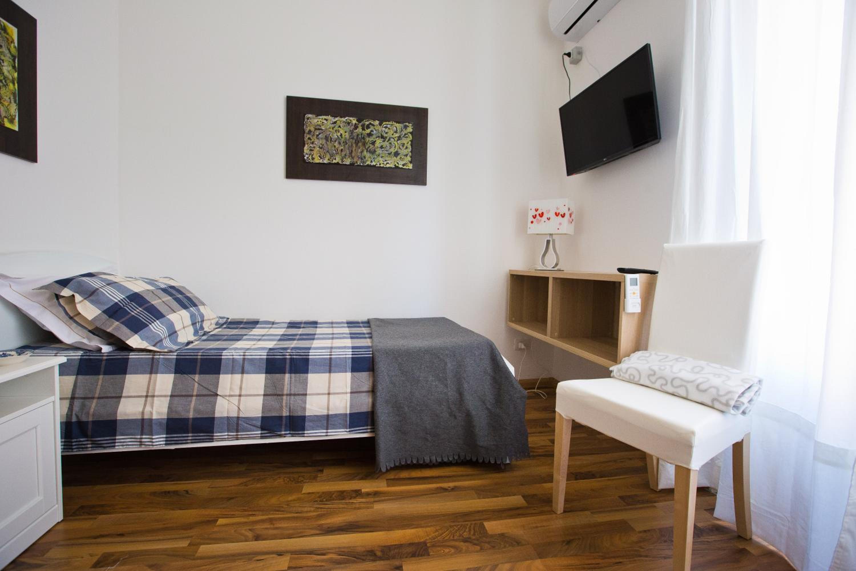Deluxe Single Room with Balcony photo 3