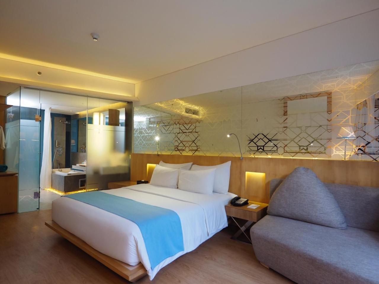 Deluxe Double Room with Pool Access photo 3
