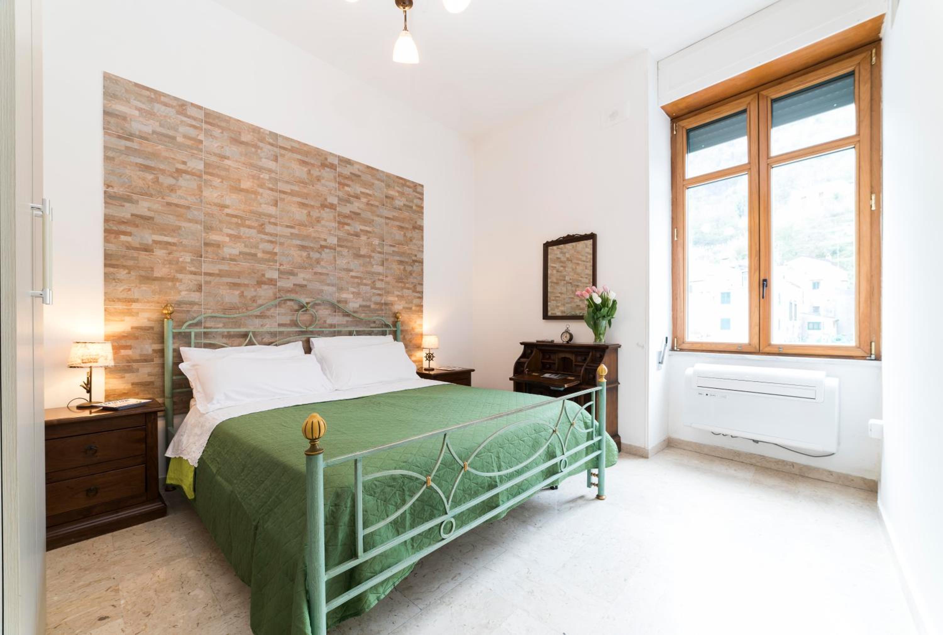Two-Bedroom House - Split Level - Photo 19
