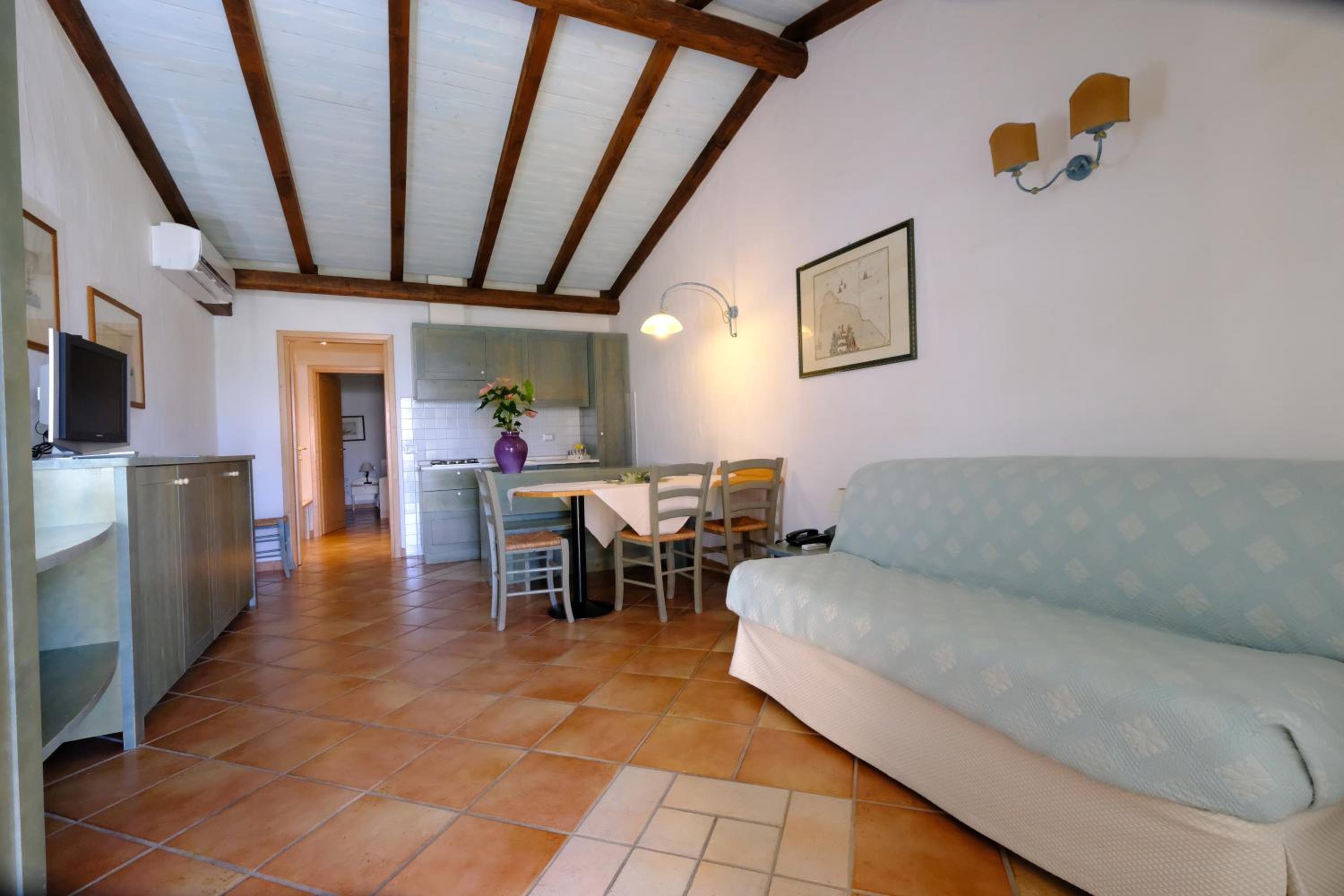 One-Bedroom Apartment (5 Adults)