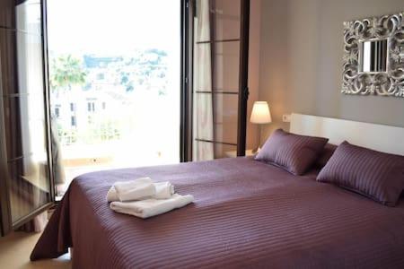 Apartamento con vista a la piscina