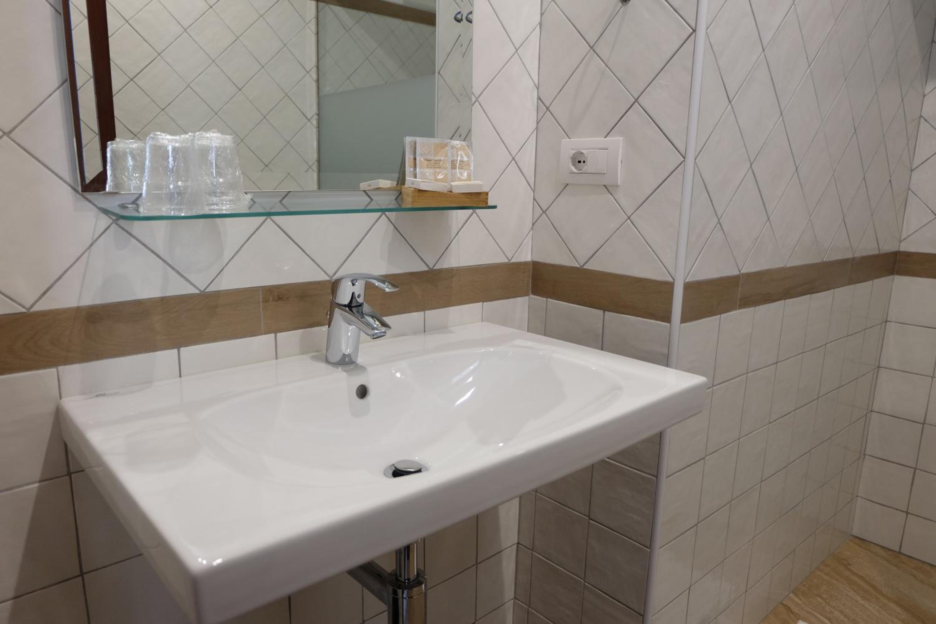 Double or Twin Room with Mountain View photo 2
