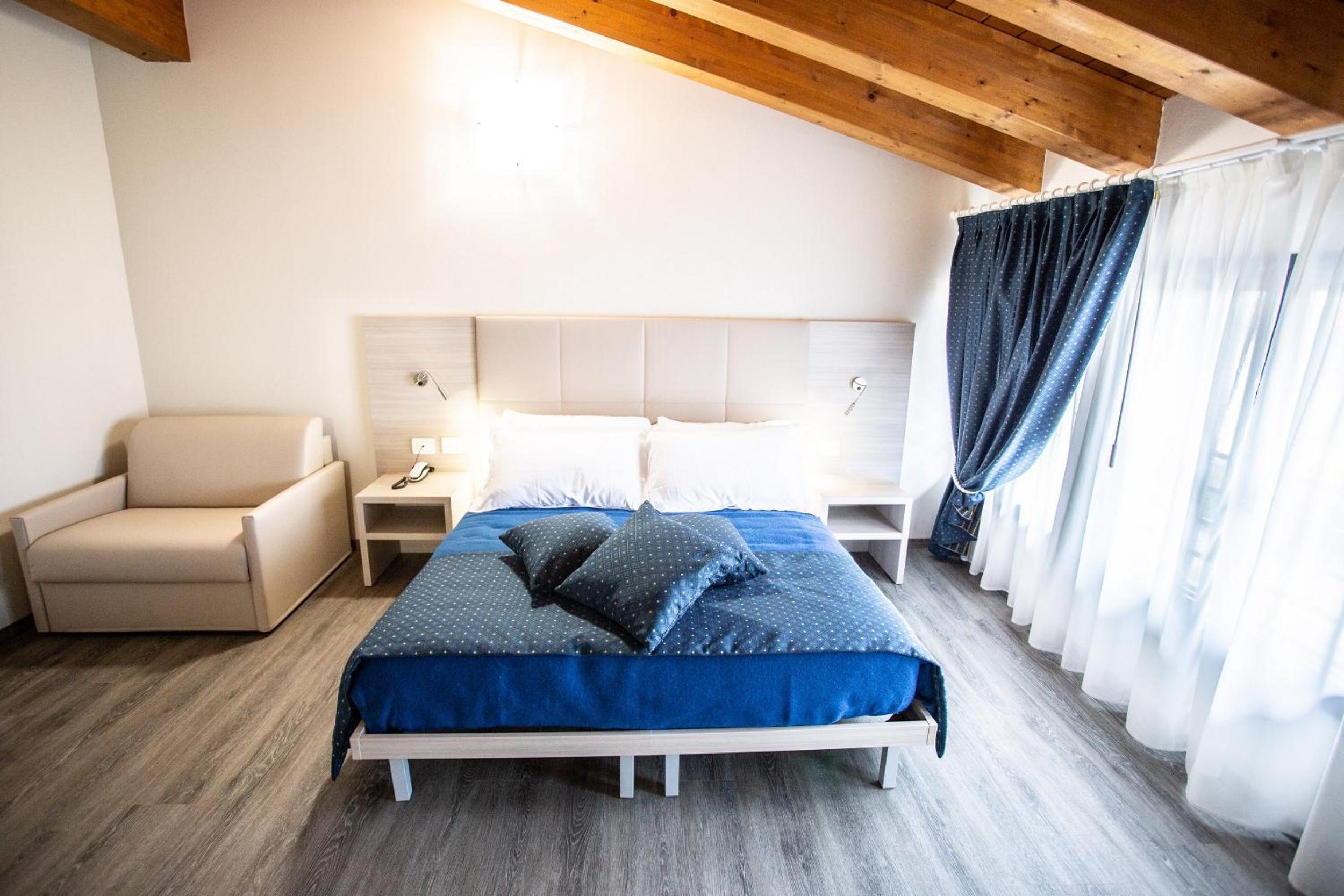 Double Room with Private Bathroom photo 2