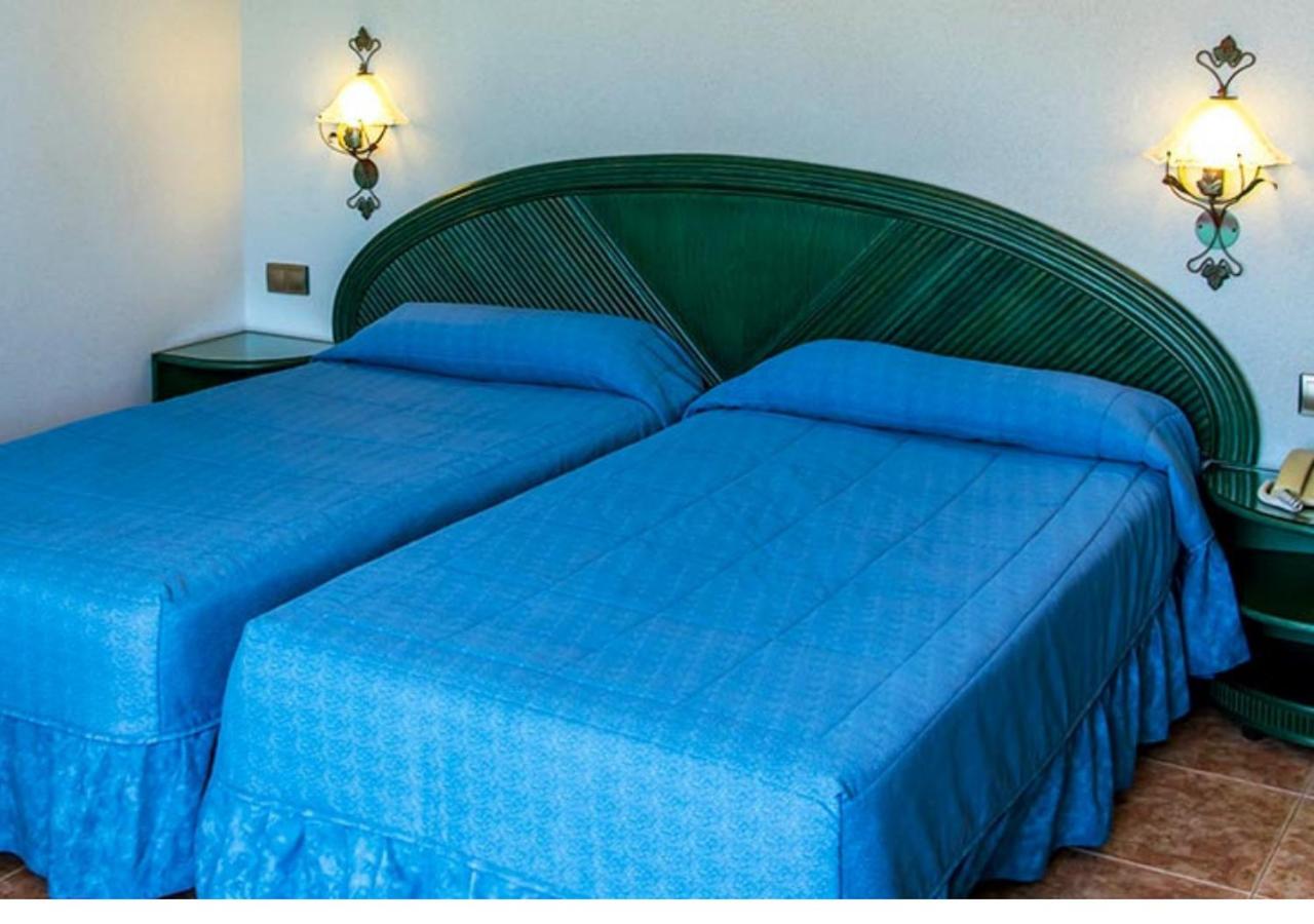 Double or Twin Room with Side Sea View - Photo 1