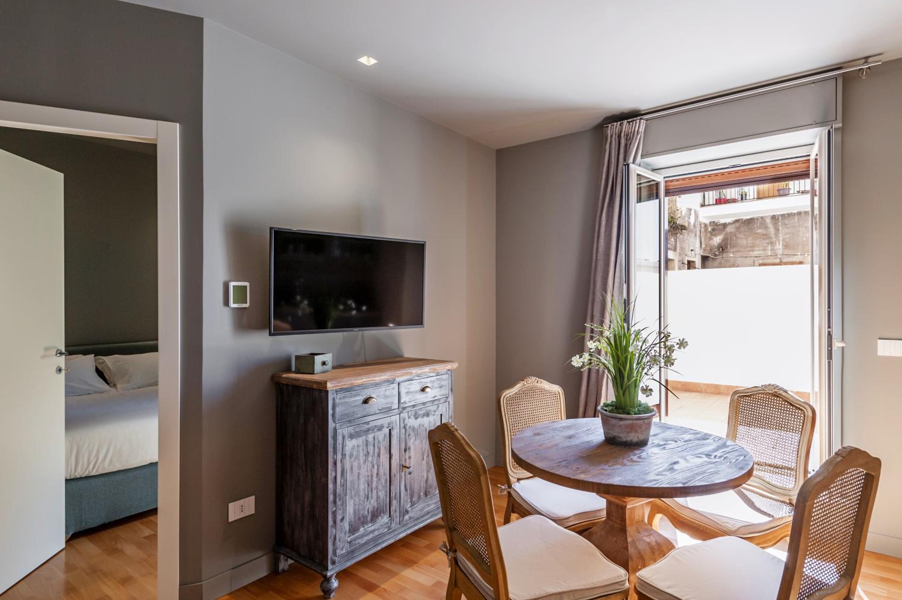 Apartment with Terrace - Photo 9
