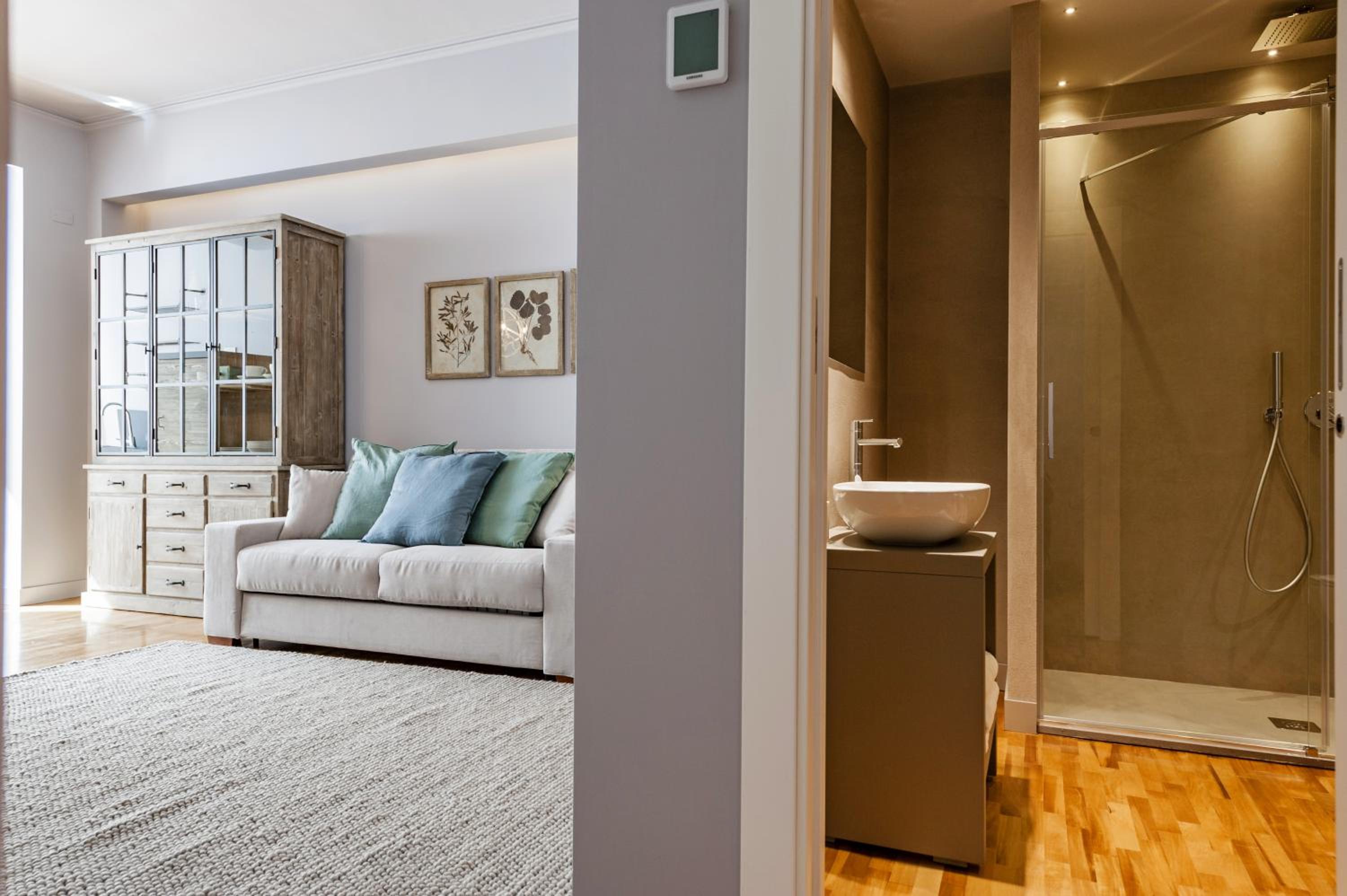 Apartment with Terrace - Photo 18