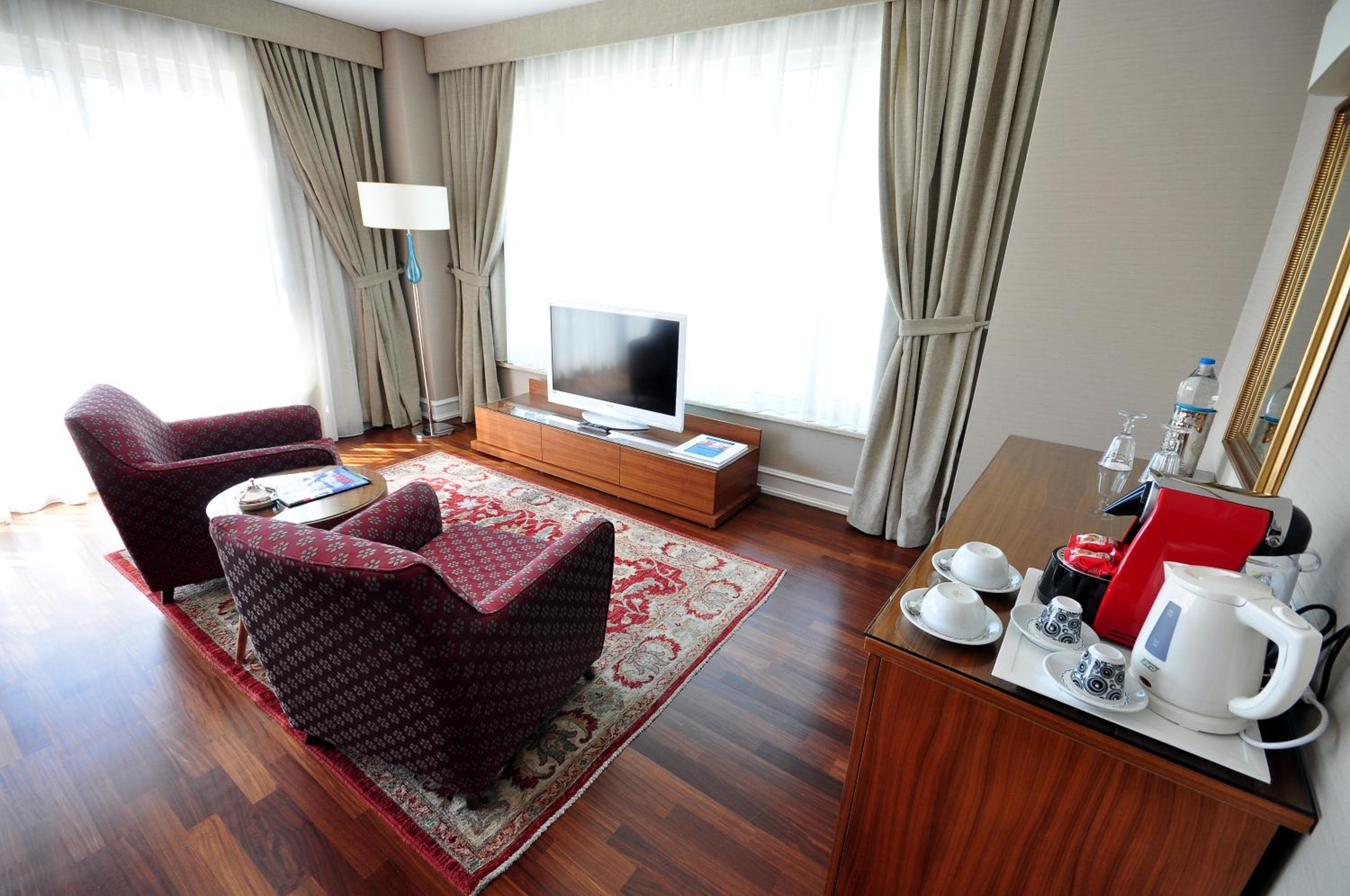 Deluxe Double Room with Balcony and Sea View photo 2