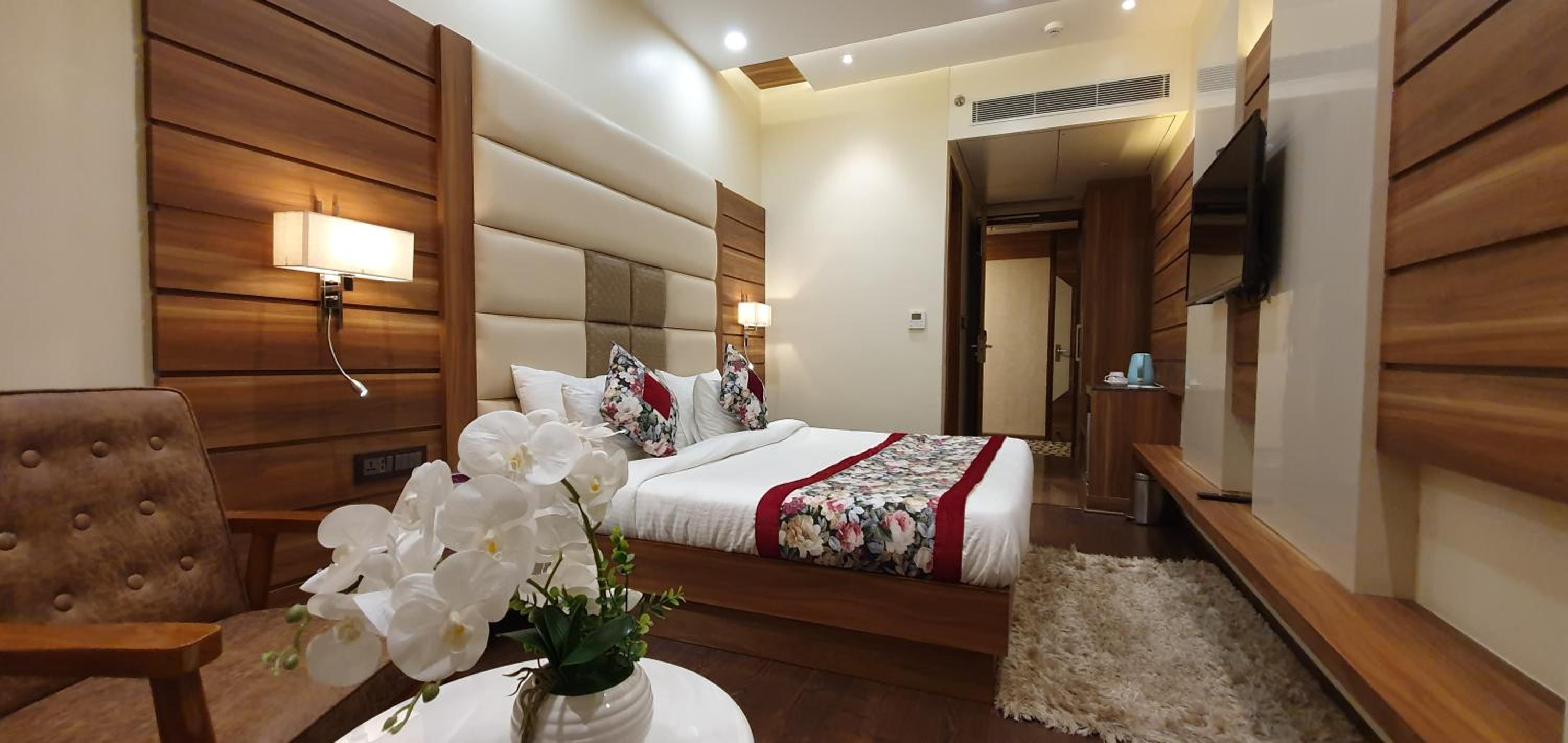 Deluxe Room - Photo 2