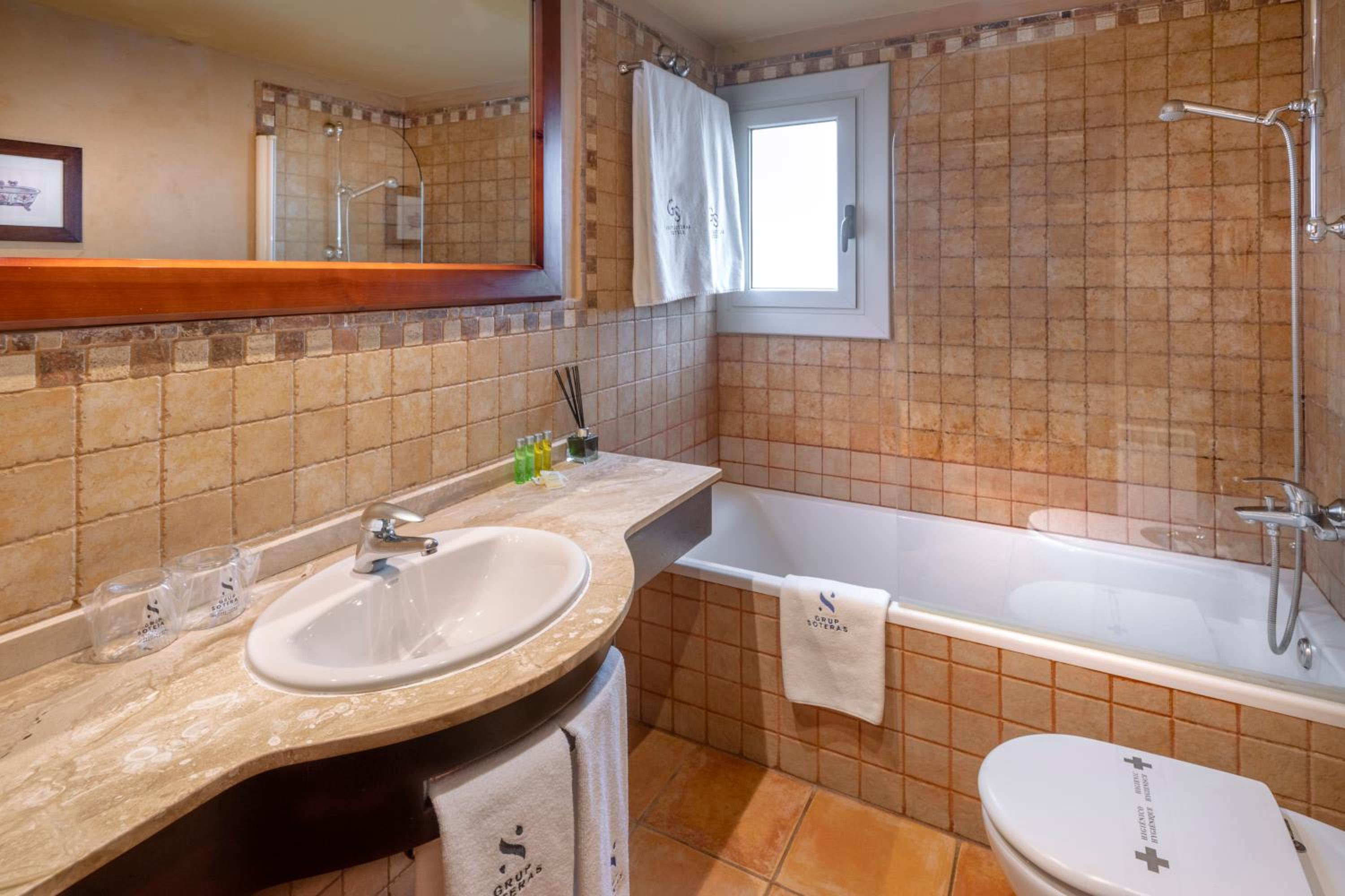 Triple Room (3 Adults) - Photo 2