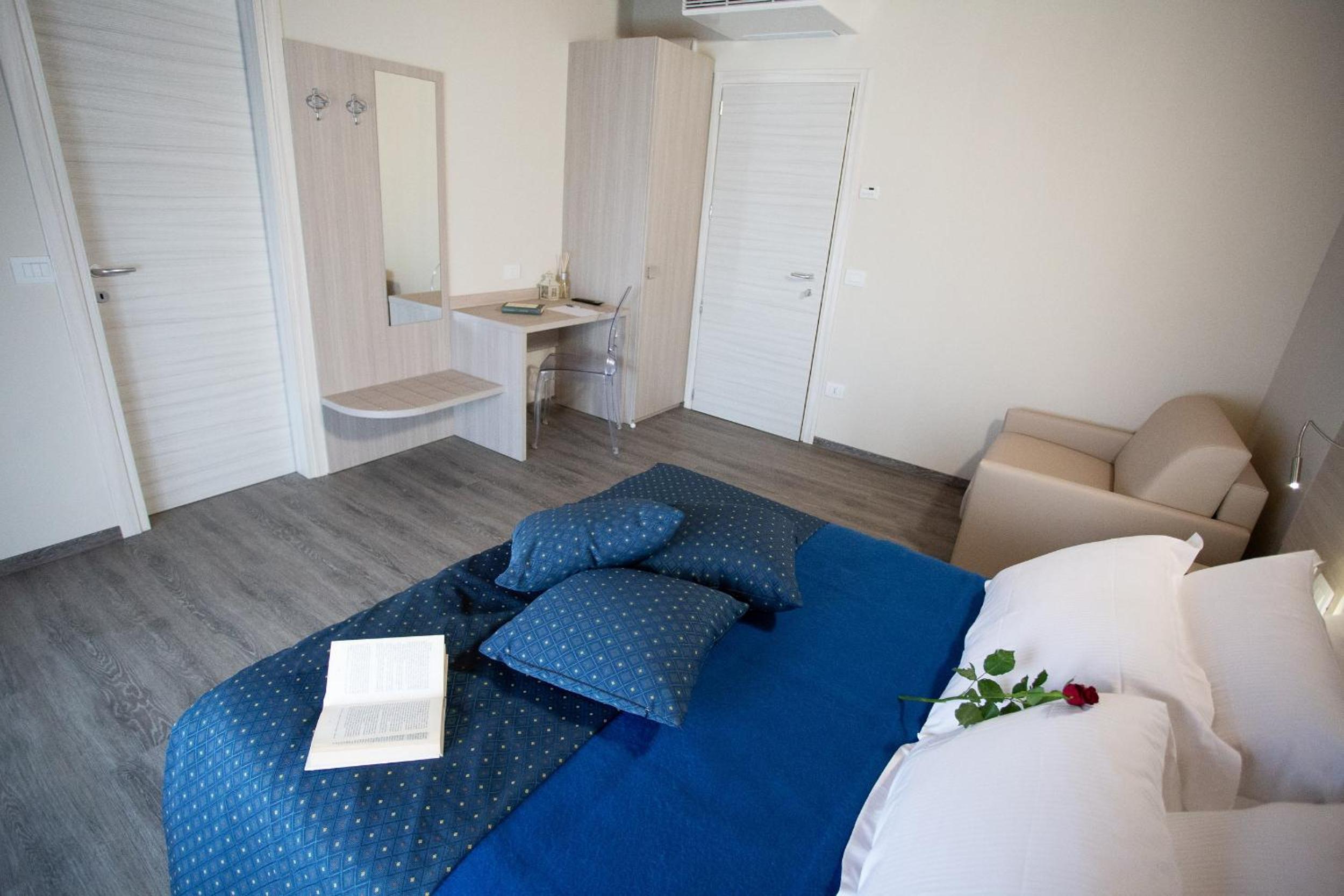 Double Room with Private Bathroom photo 3