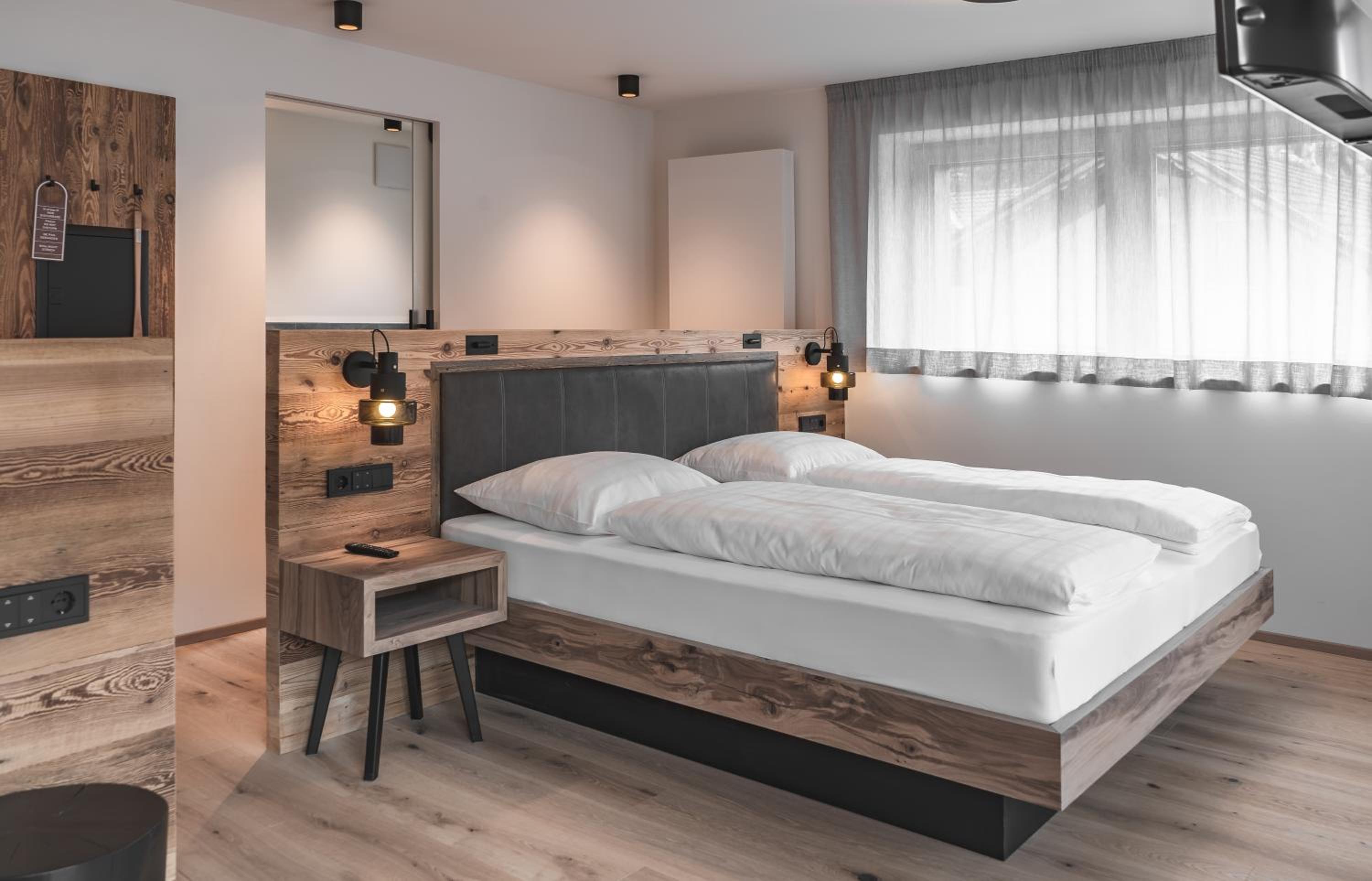 Standard Double Room - Photo 8