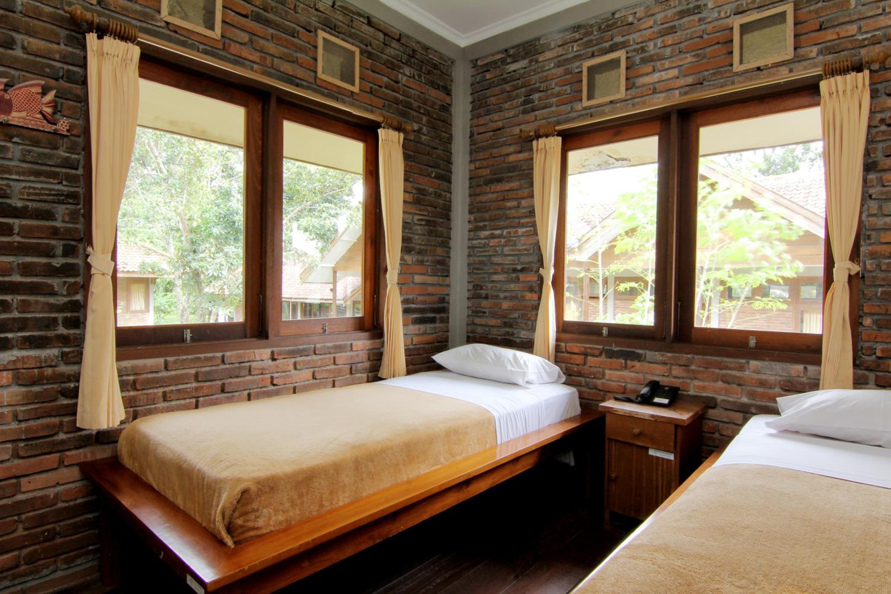Two-Bedroom Cottage photo 2