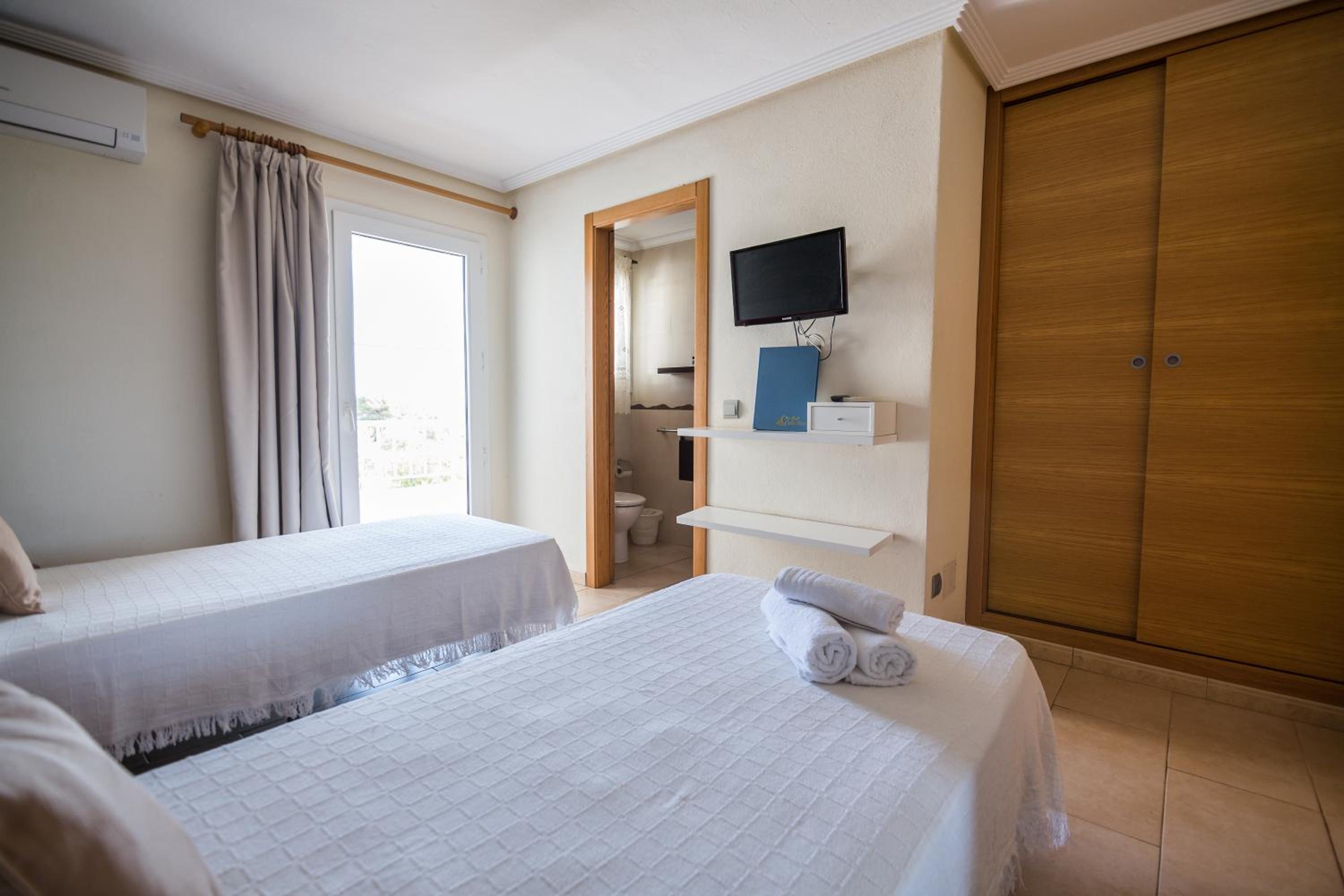 Double or Twin Room photo 2