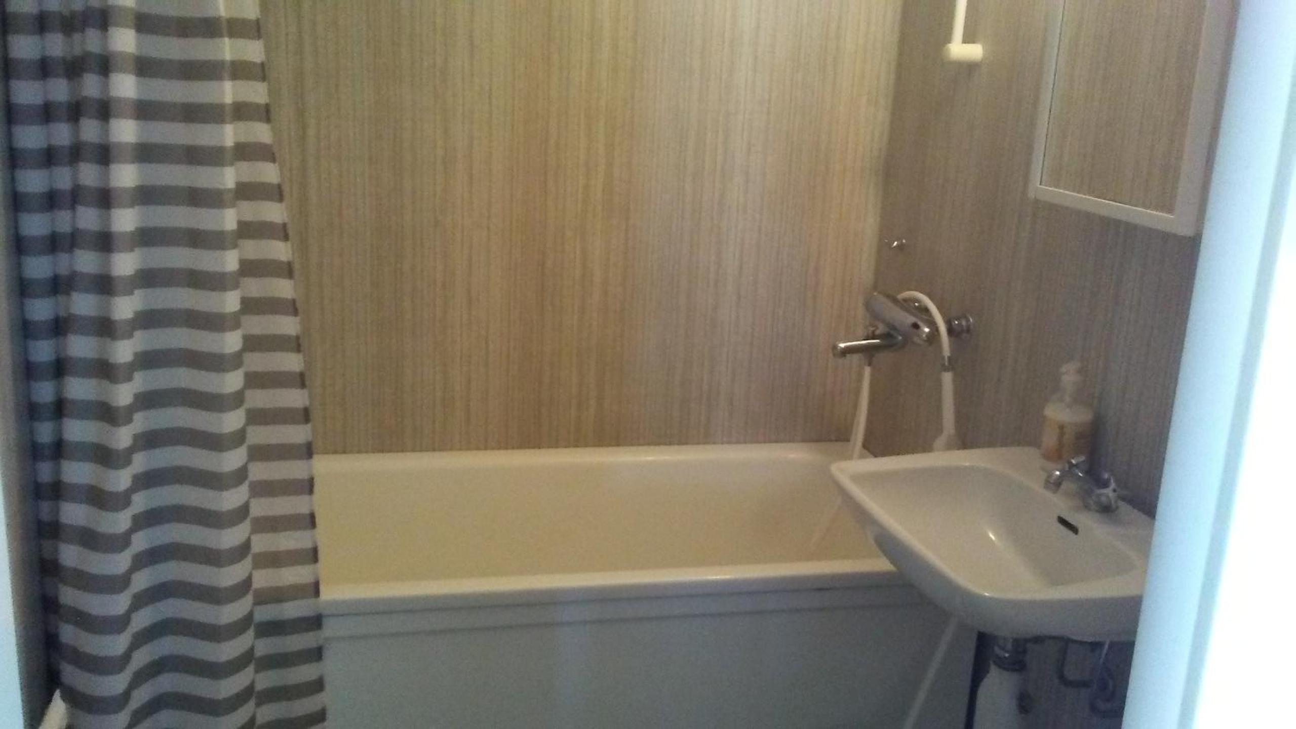 Two-Bedroom House - Photo 2