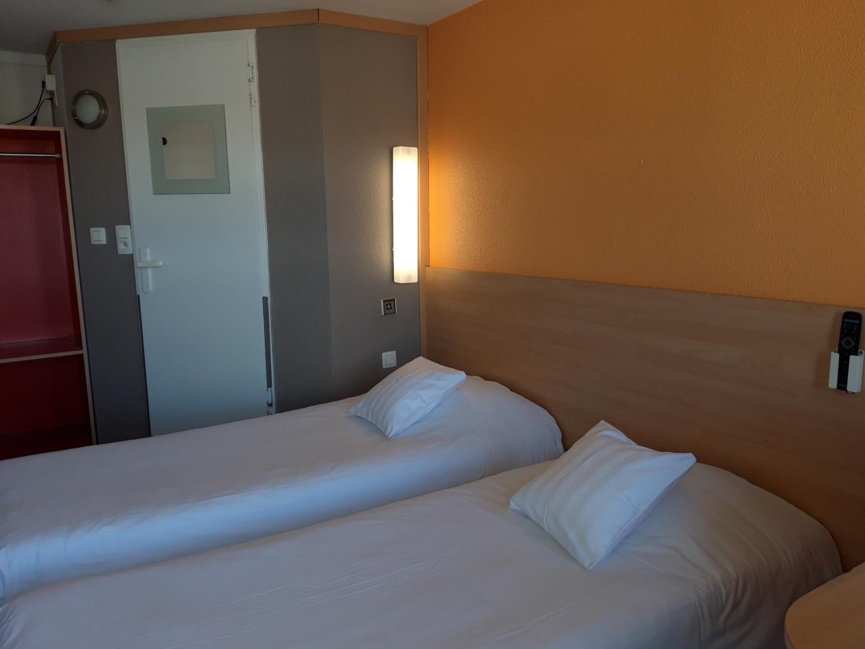 Twin Room - Photo 1