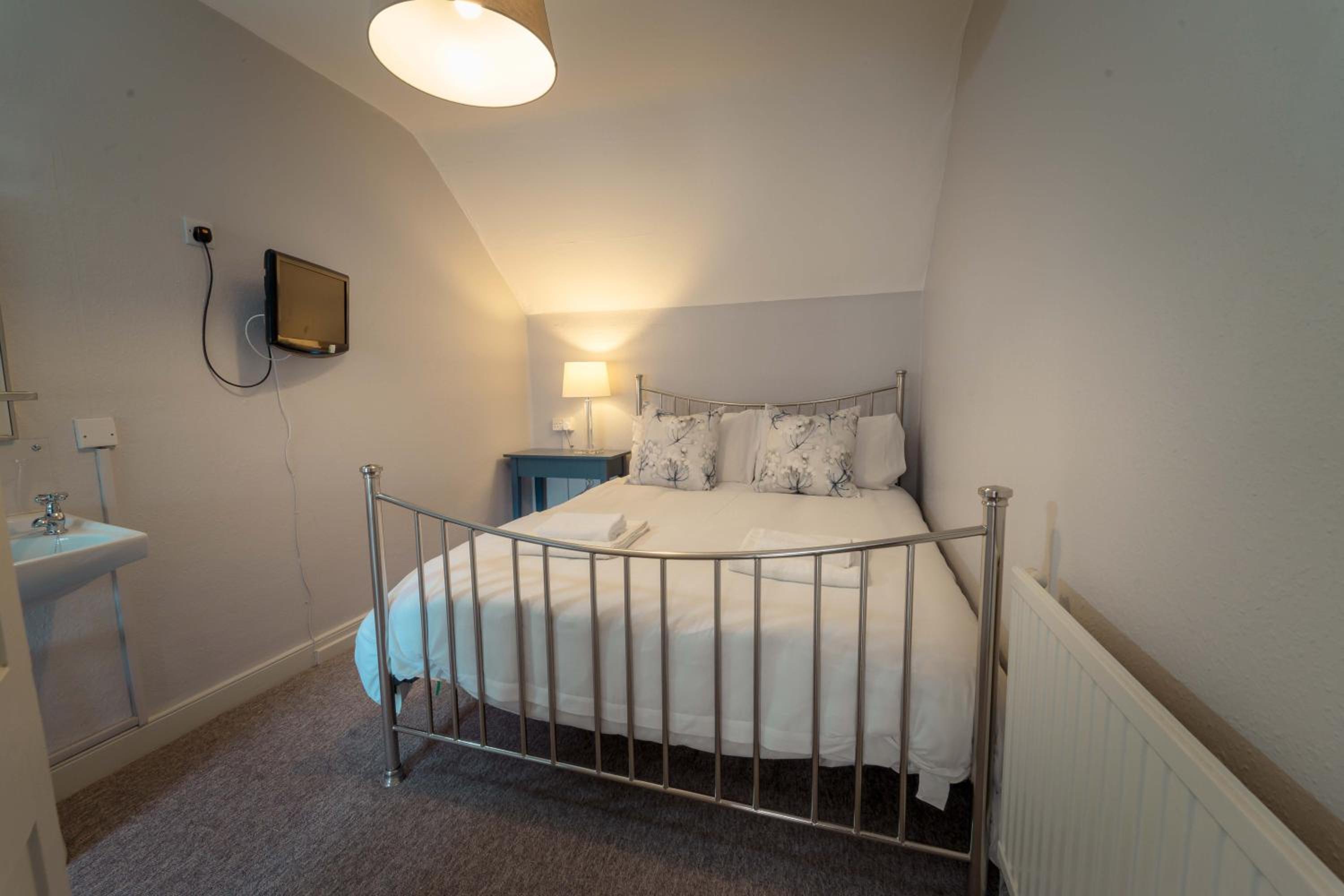 Double Room with Shared Bathroom photo 2