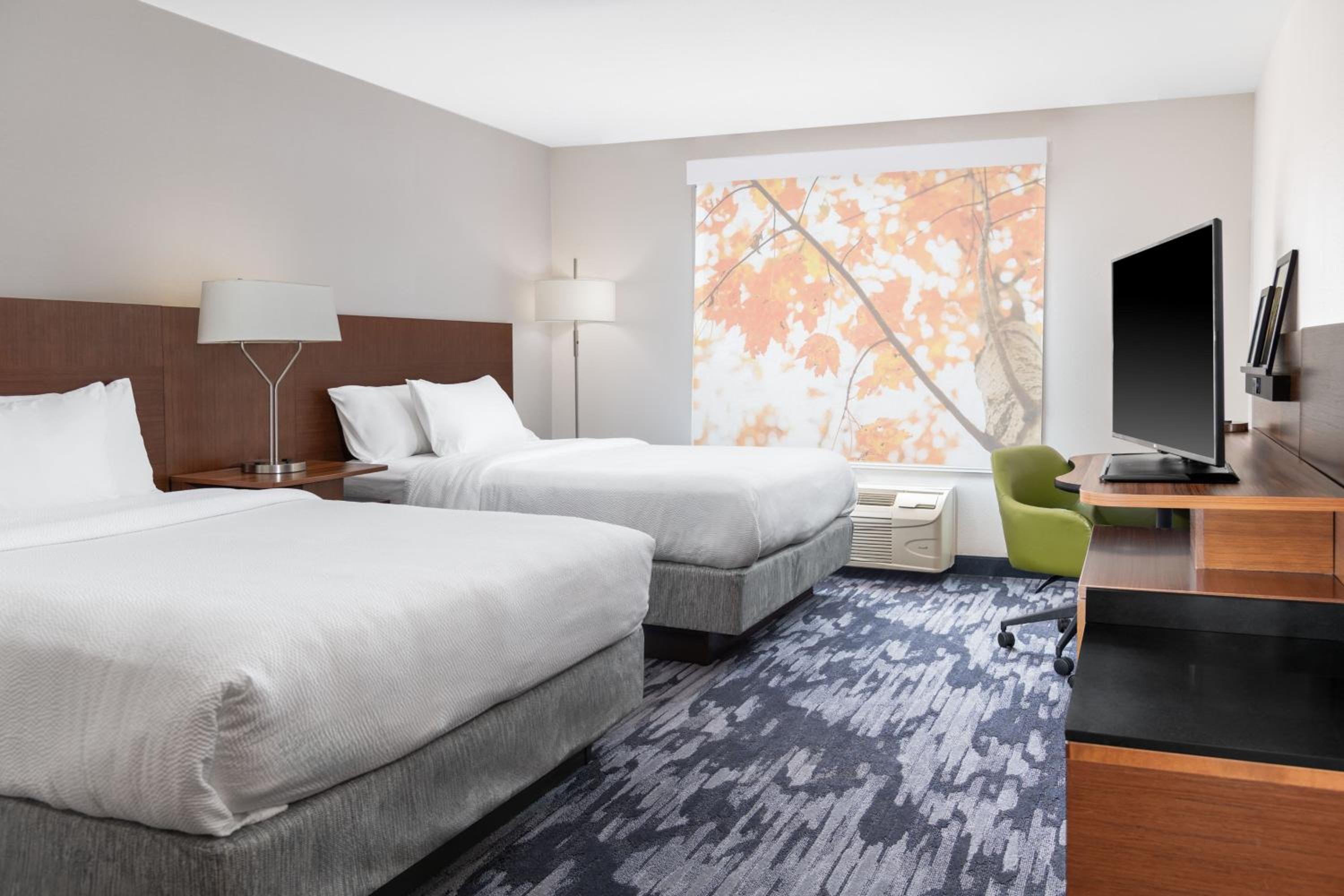 Queen Room with Two Queen Beds and Bathtub - Mobility Access