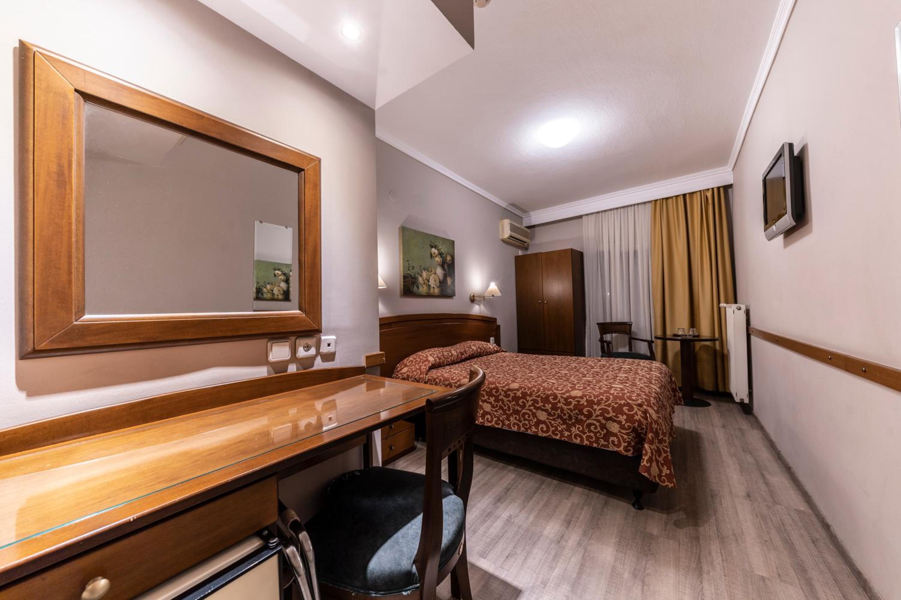 Double Room - Photo 2