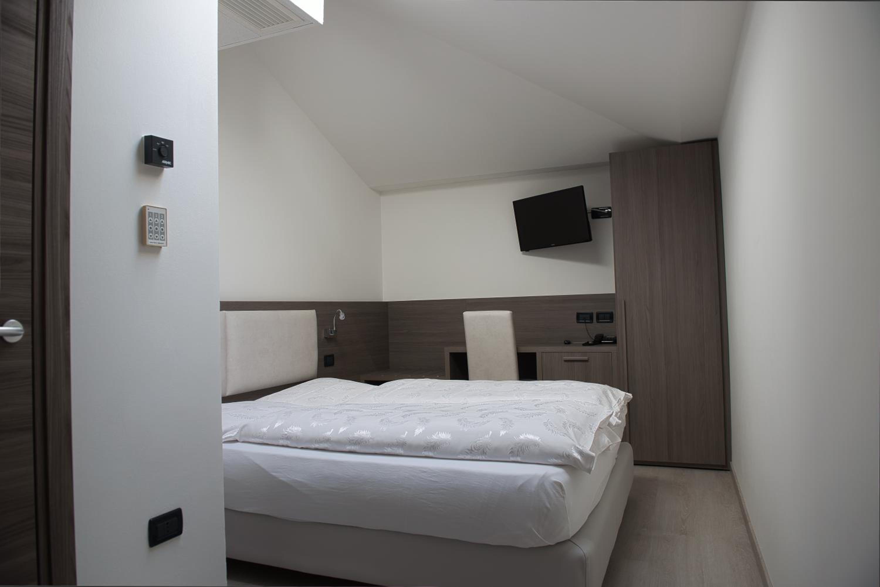 Economy Double Room photo 2