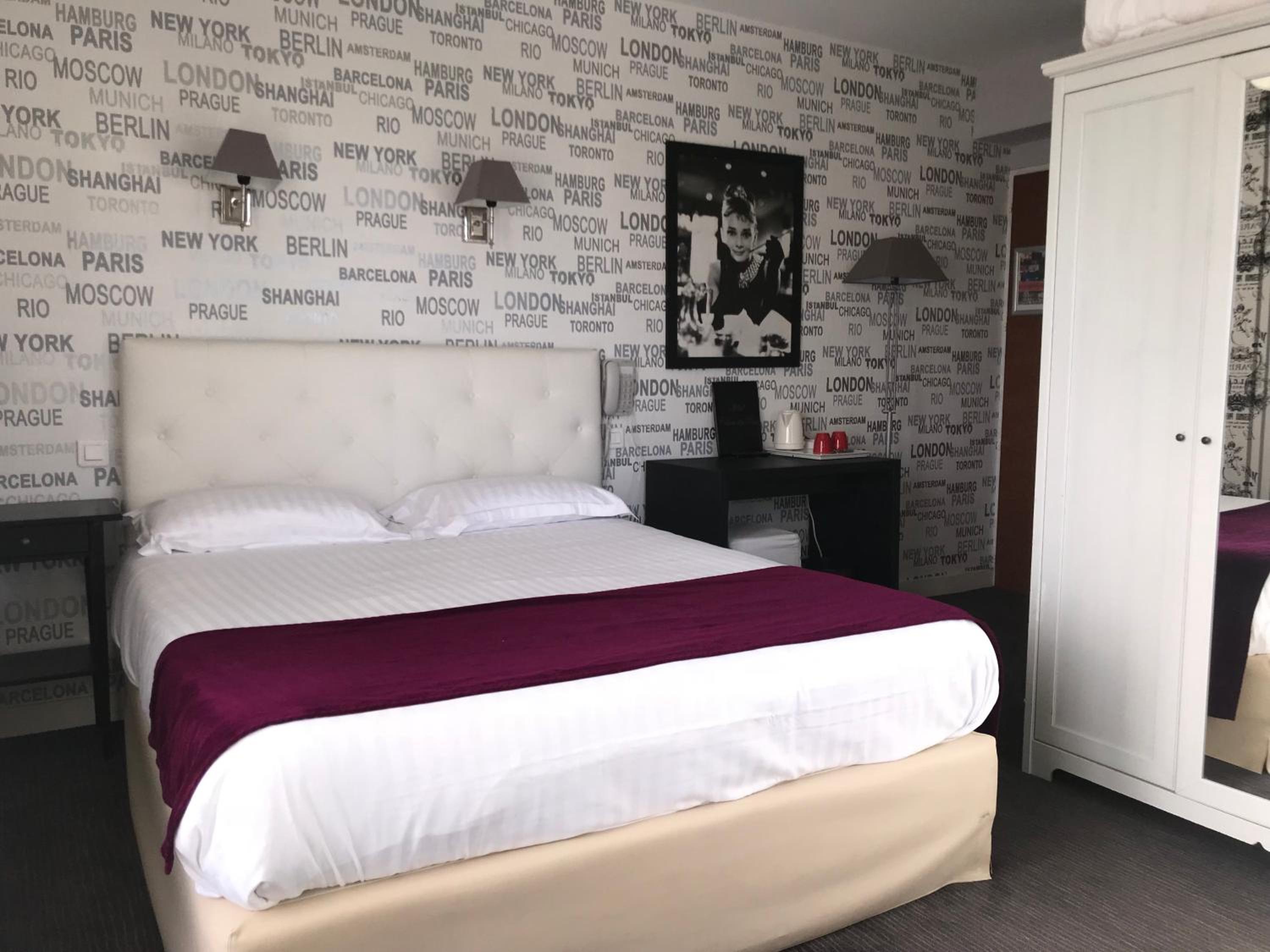 Double Room with Extra Bed and Balcony - Photo 5