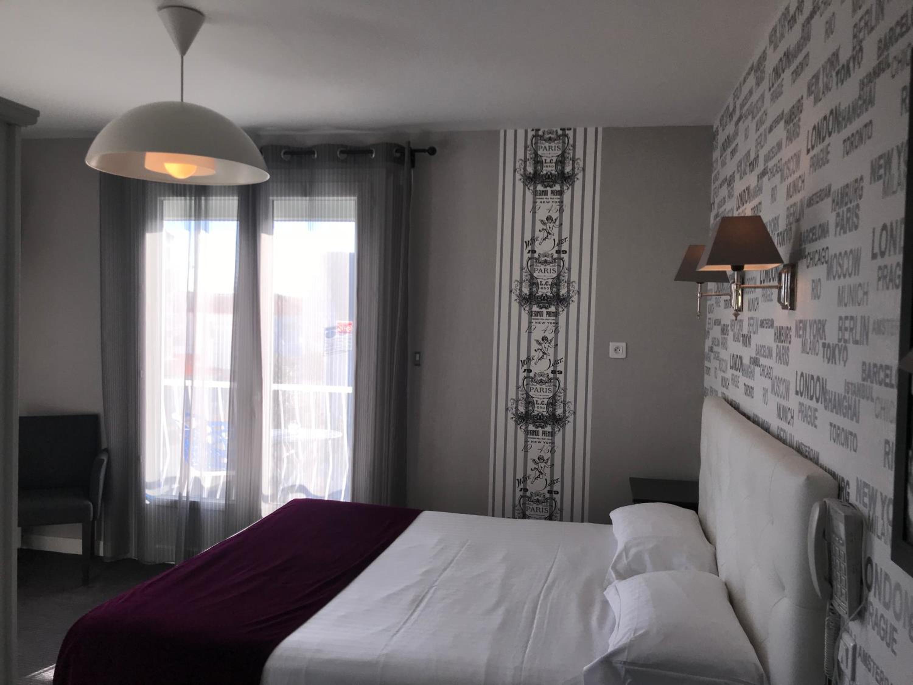 Double Room with Extra Bed and Balcony - Photo 4