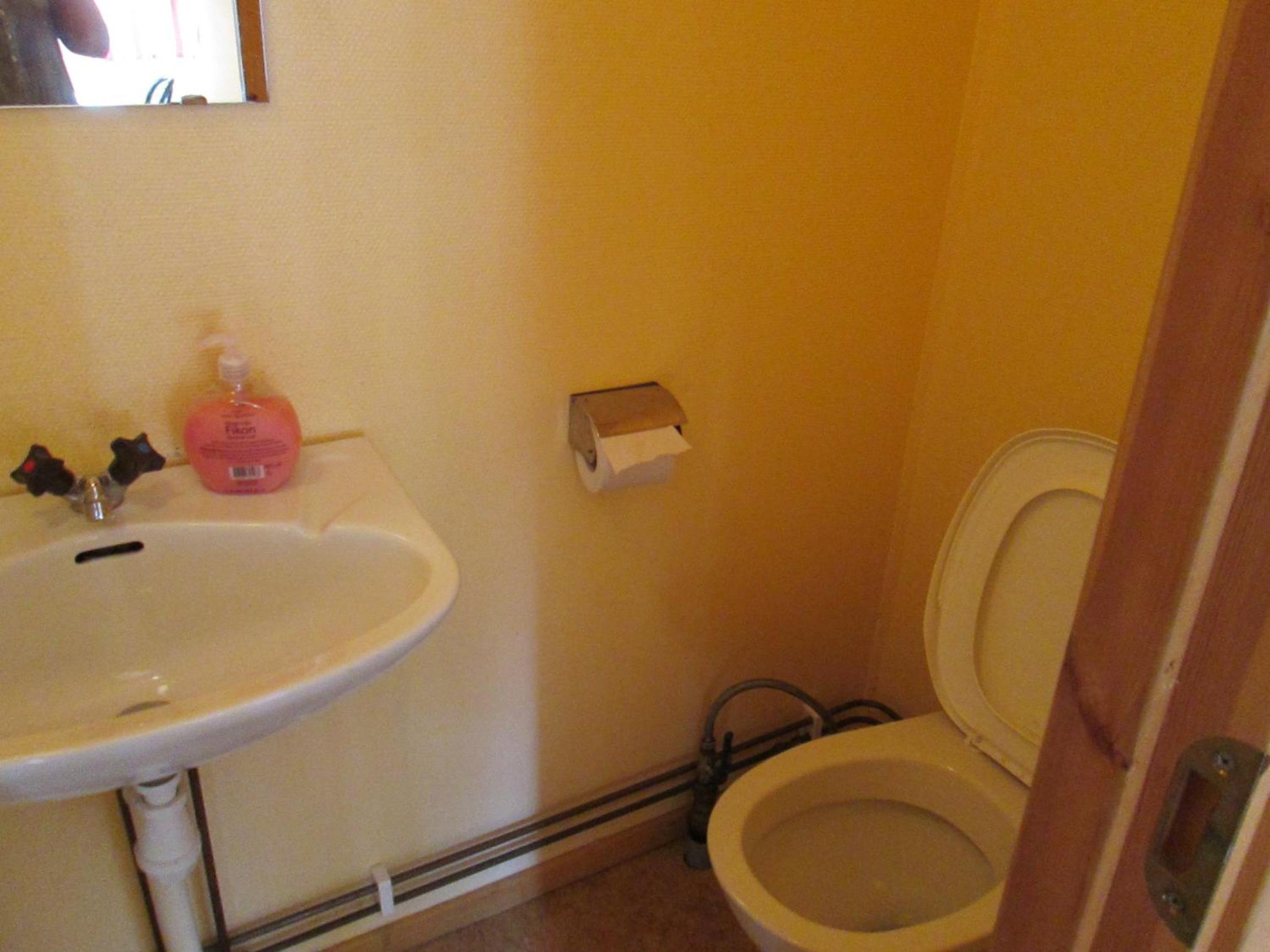 Cottage with Shared Shower (4 Adults) photo 3