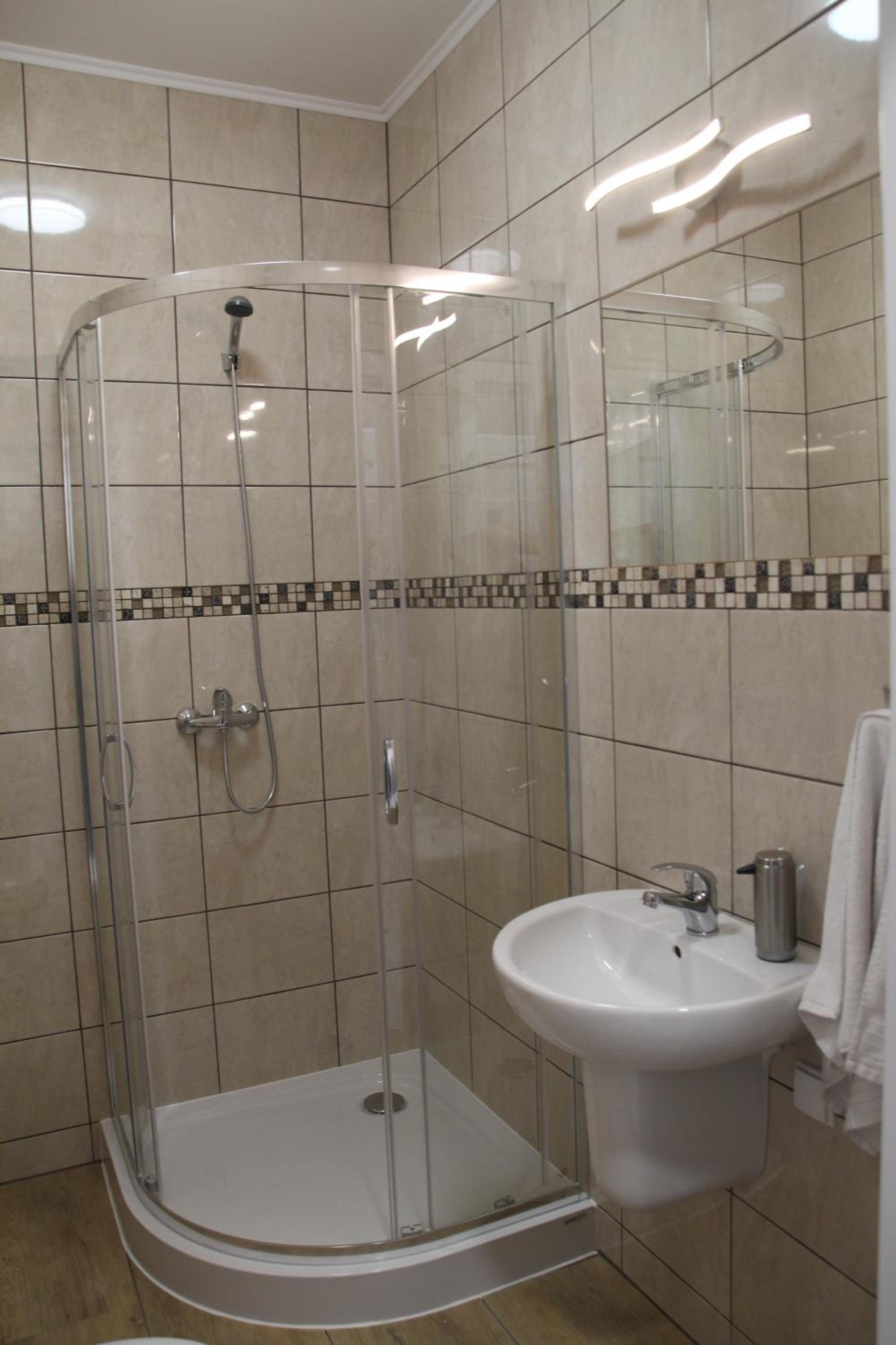 Standard Twin Room - Photo 2