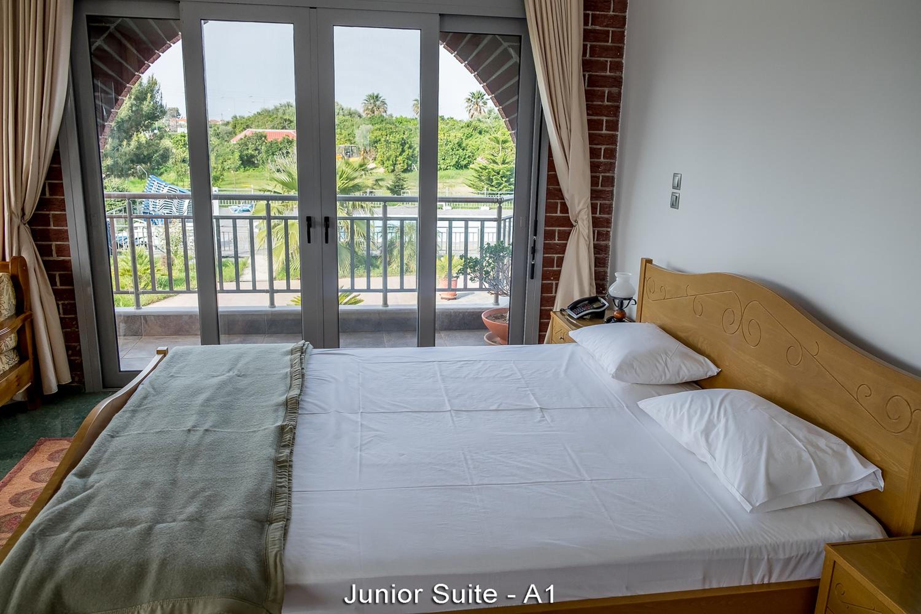 Superior Suite with Pool View (2 Adults + 2 Children)  photo 2