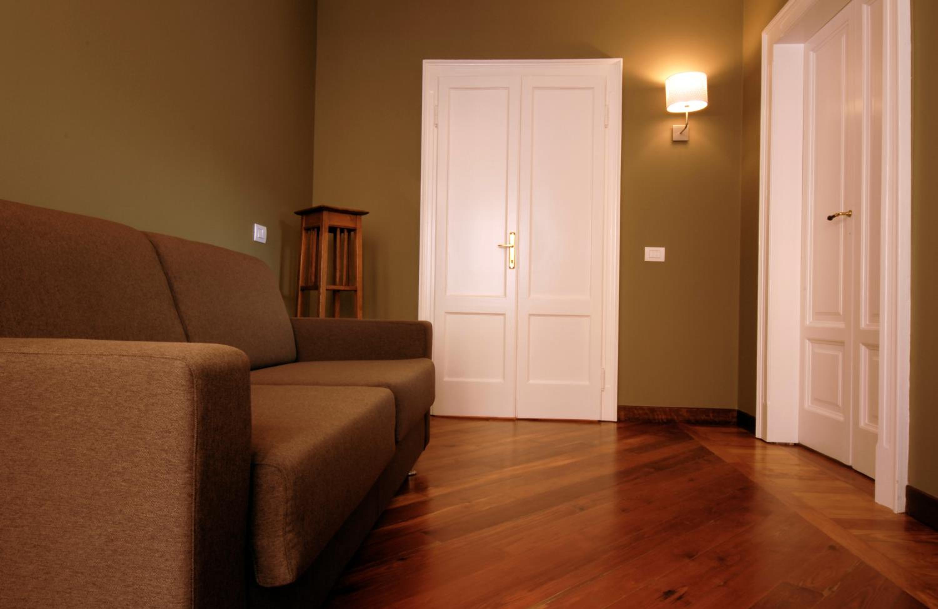 Family Room (2 Adults + 2 Children) - Photo 2