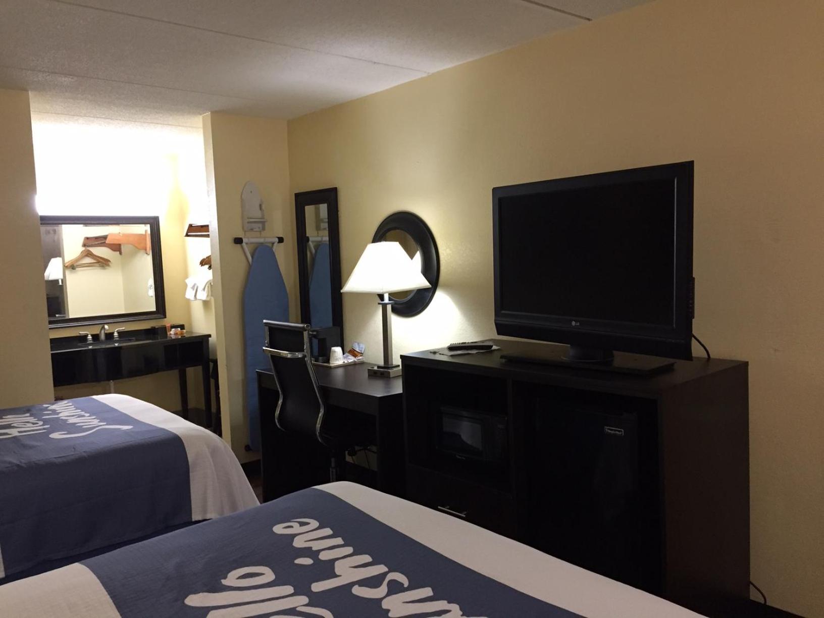 Double Room with Two Double Beds - Non-Smoking - Photo 1