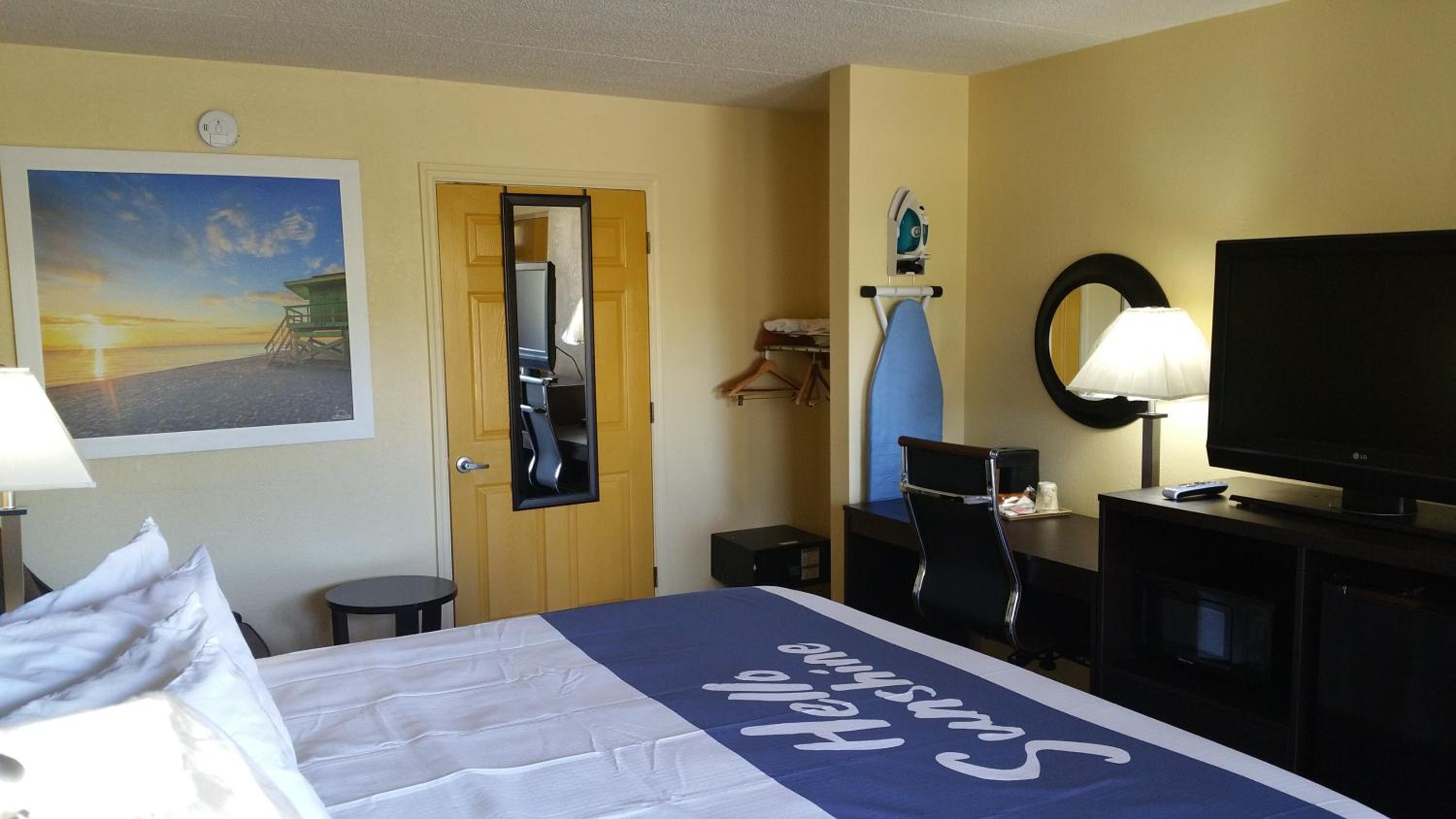 King Room - Non-Smoking - Photo 1
