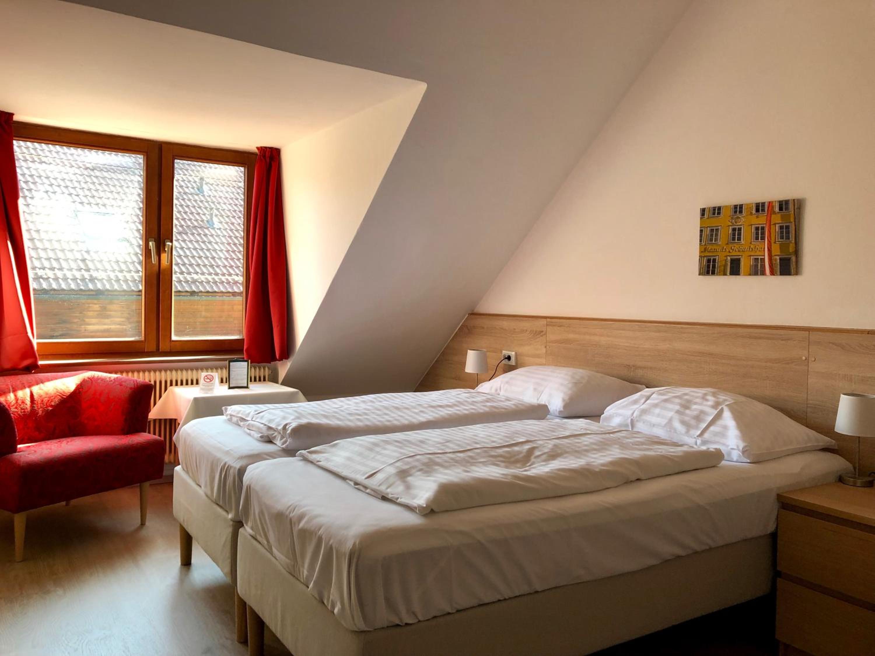 Double Room - Photo 8