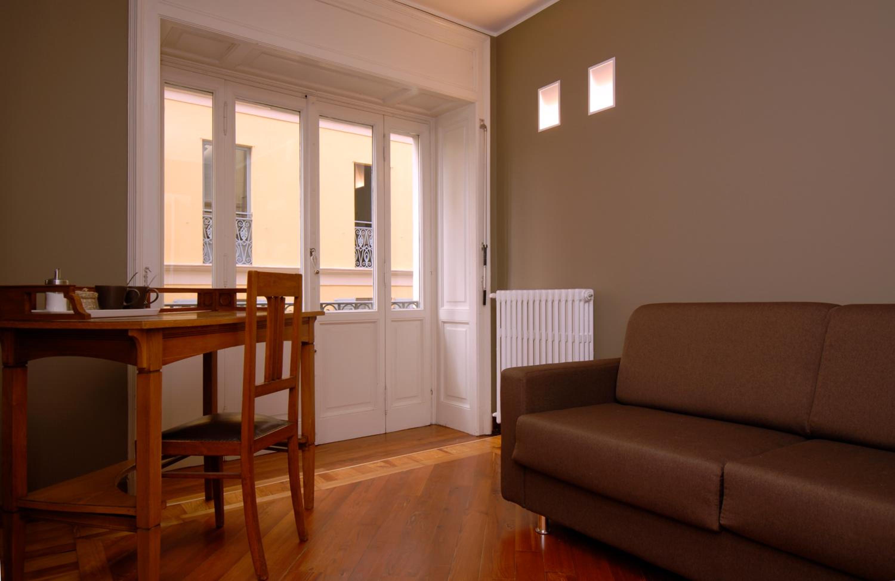 Family Room (2 Adults + 2 Children) - Photo 3