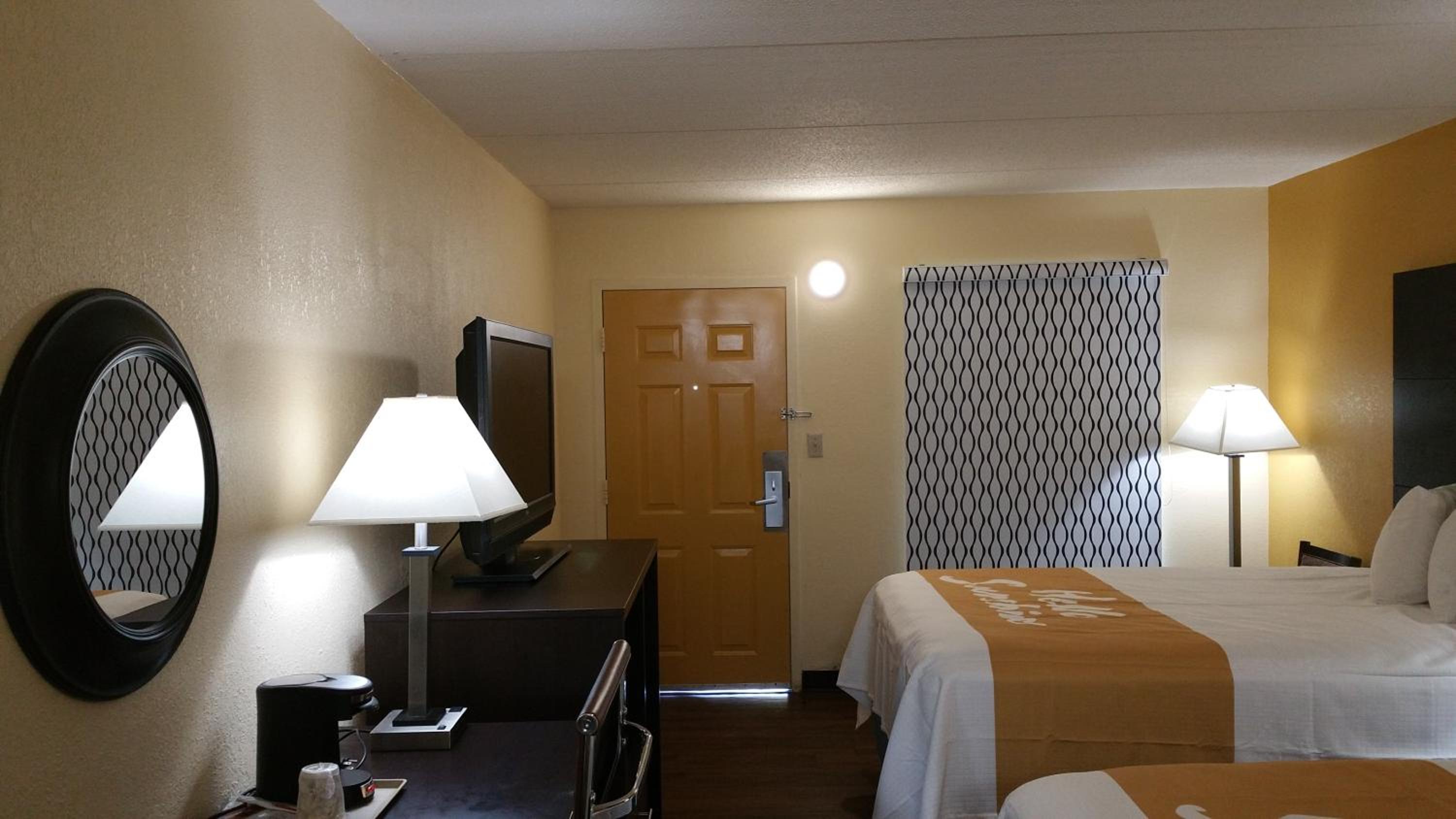 Double Room with Two Double Beds - Non-Smoking - Photo 3