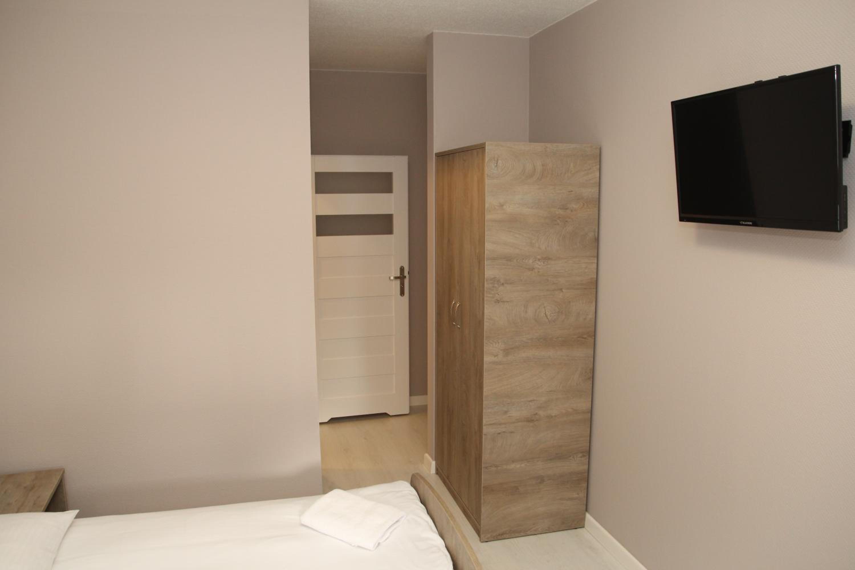 Standard Twin Room - Photo 3