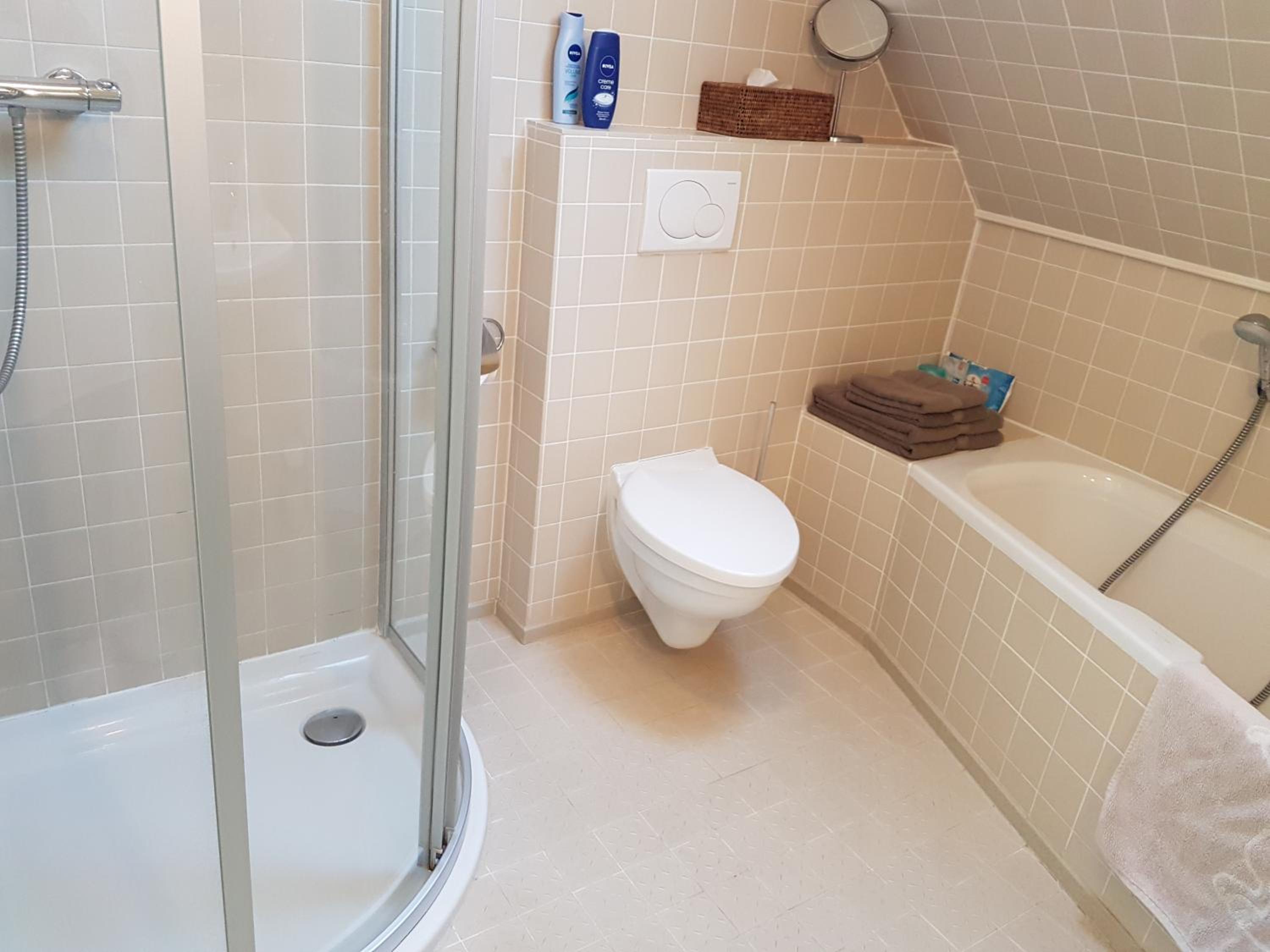 Deluxe Double or Twin Room with Private Bathroom photo 2