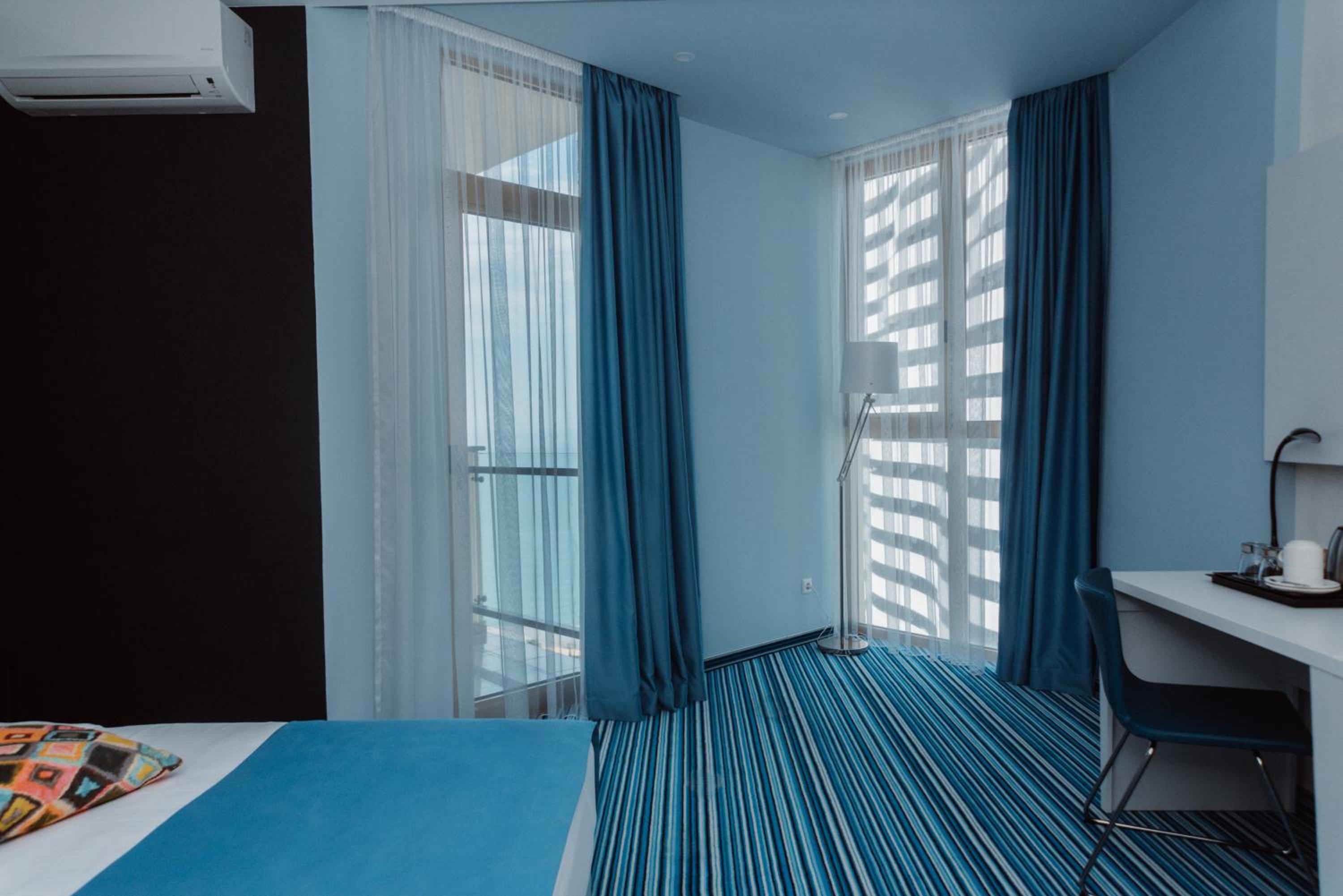 Standard Double or Twin Room with Sea View - Photo 12