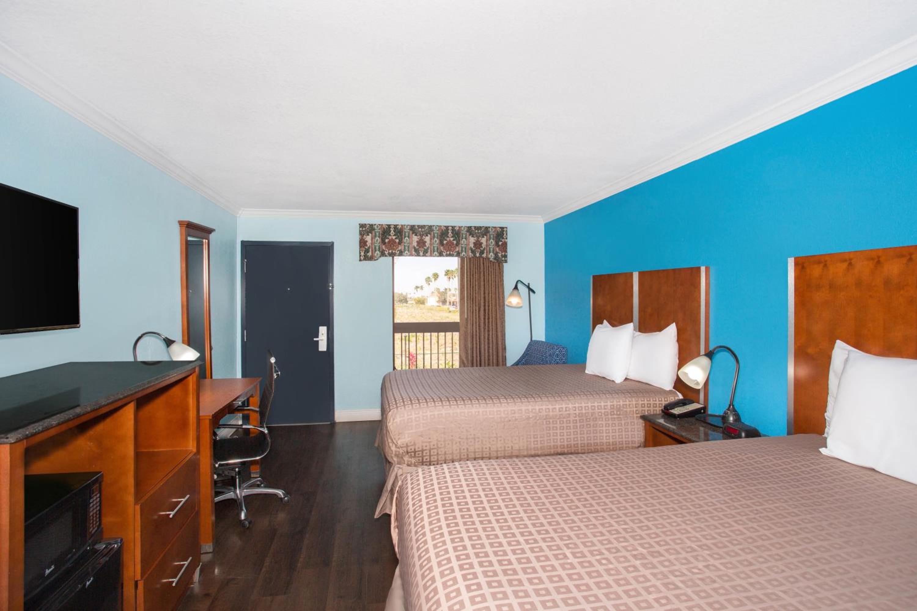 Double Room with Two Double Beds - Non-Smoking