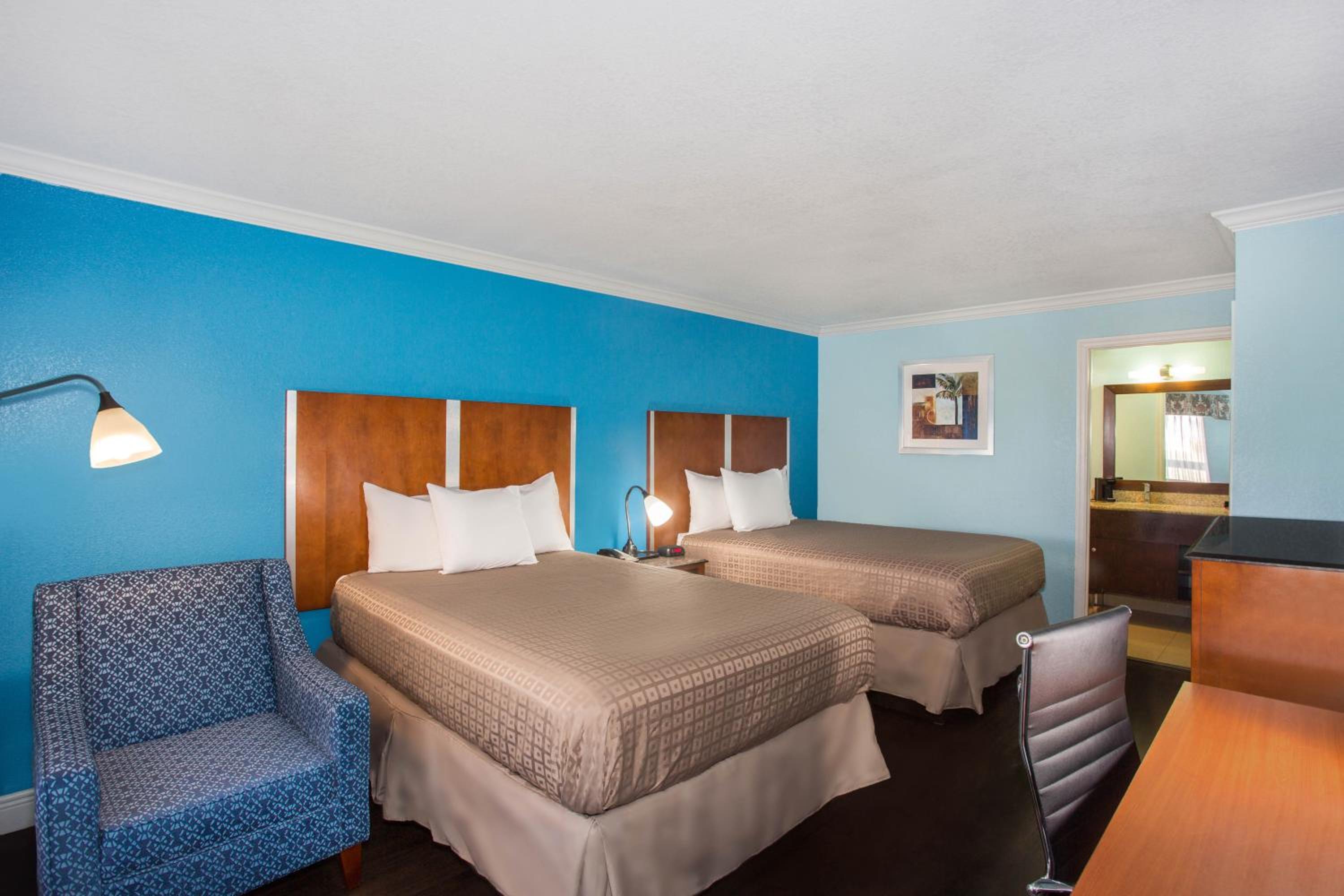 Double Room with Two Double Beds - Smoking