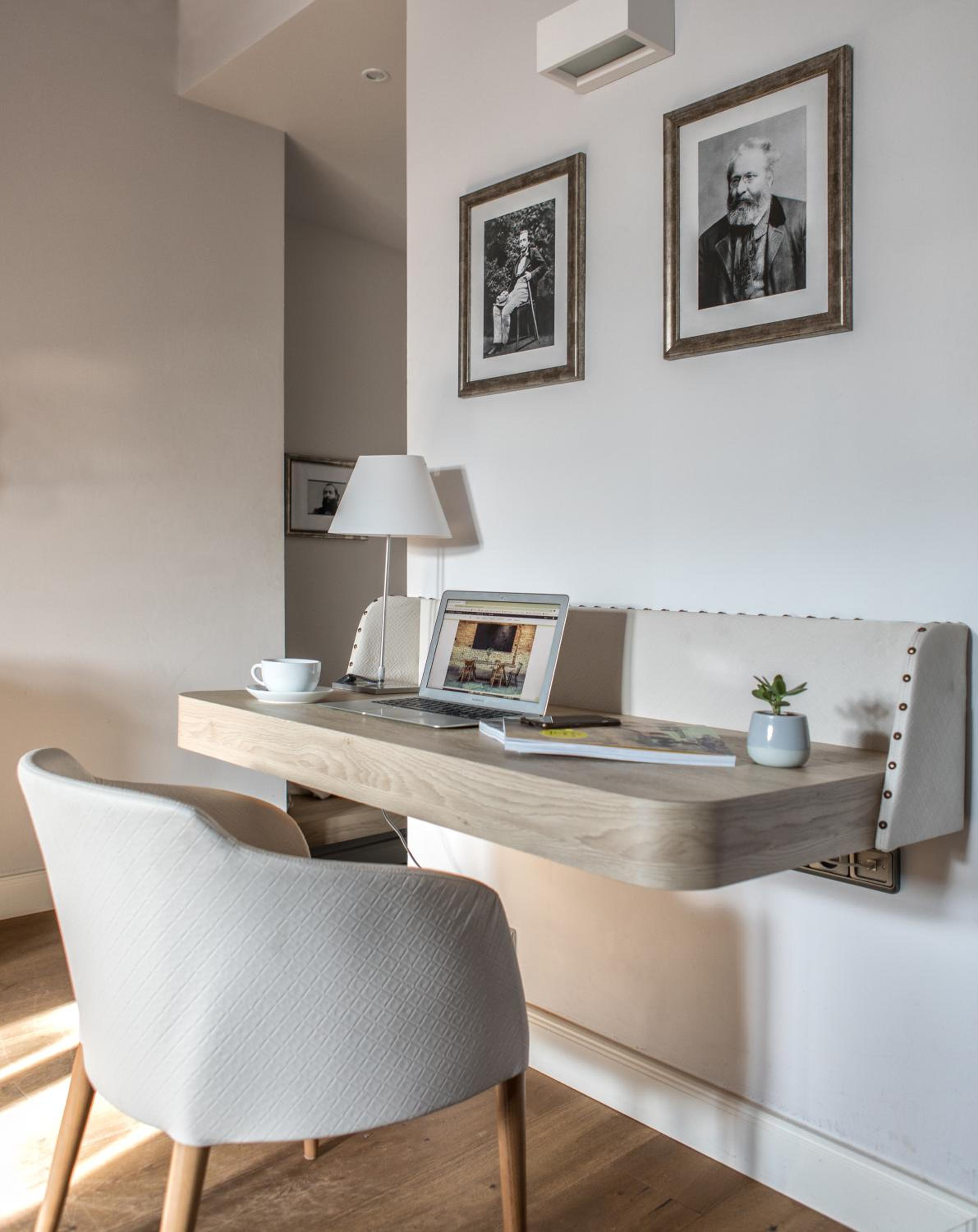 Superior room with Neruda street View