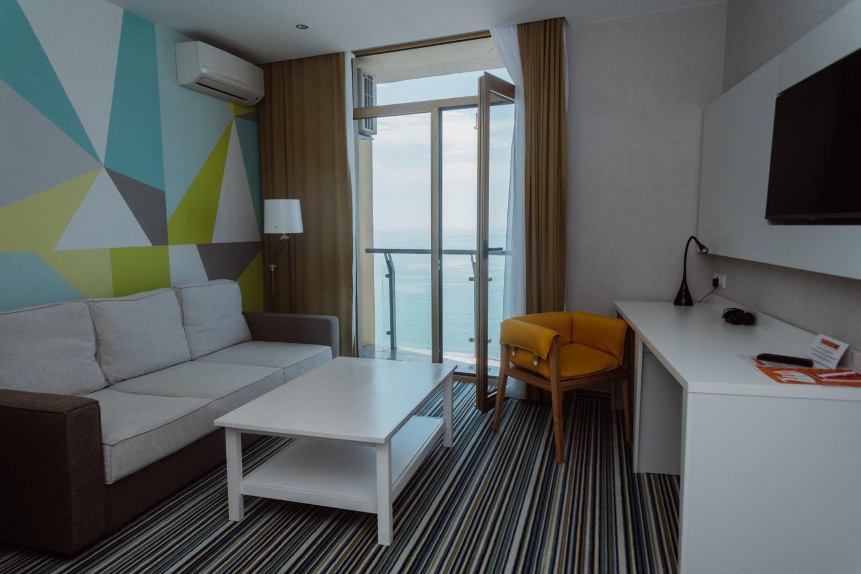 Family Suite with Sea View - Photo 26