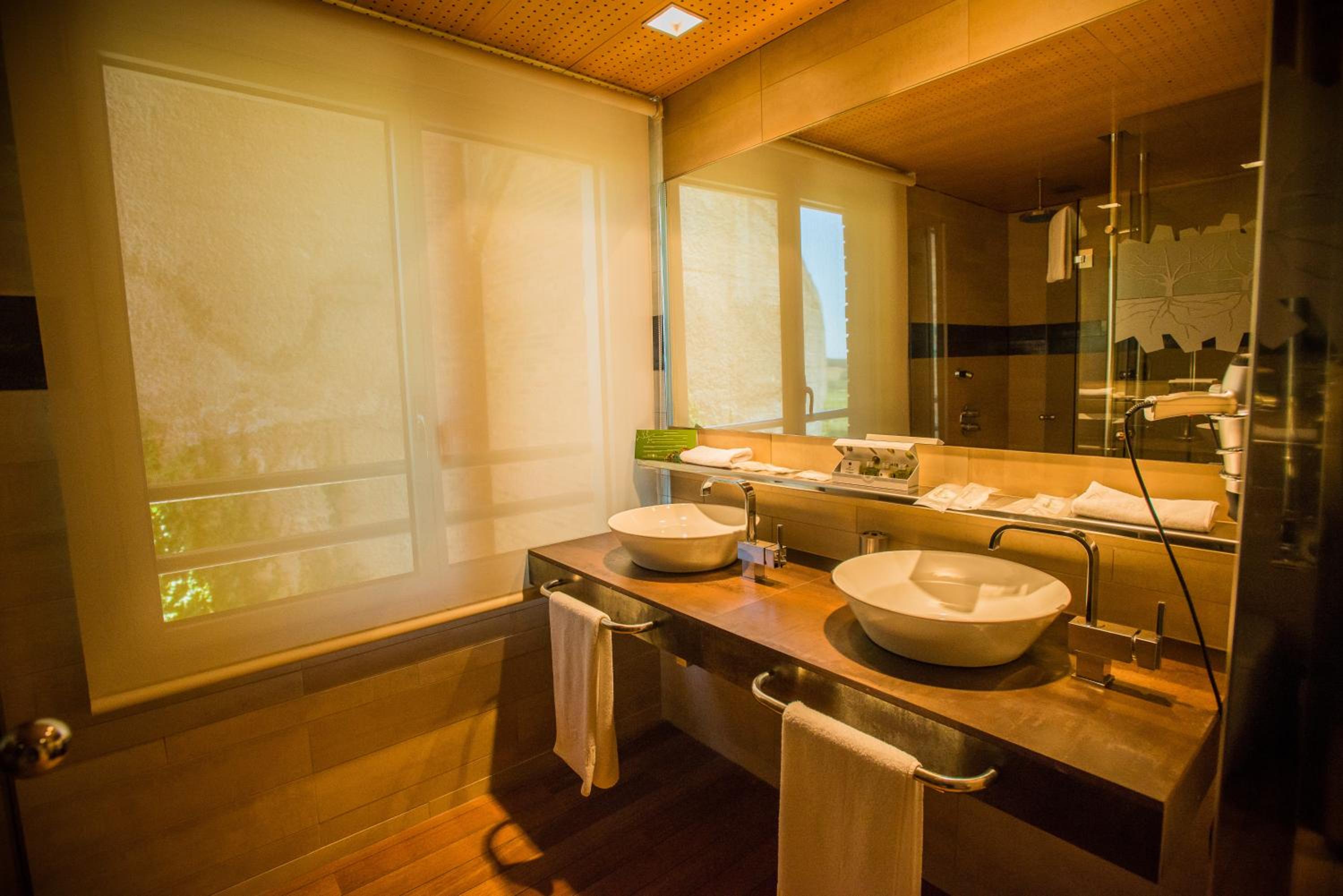 Standard Double or Twin Room - Photo 4