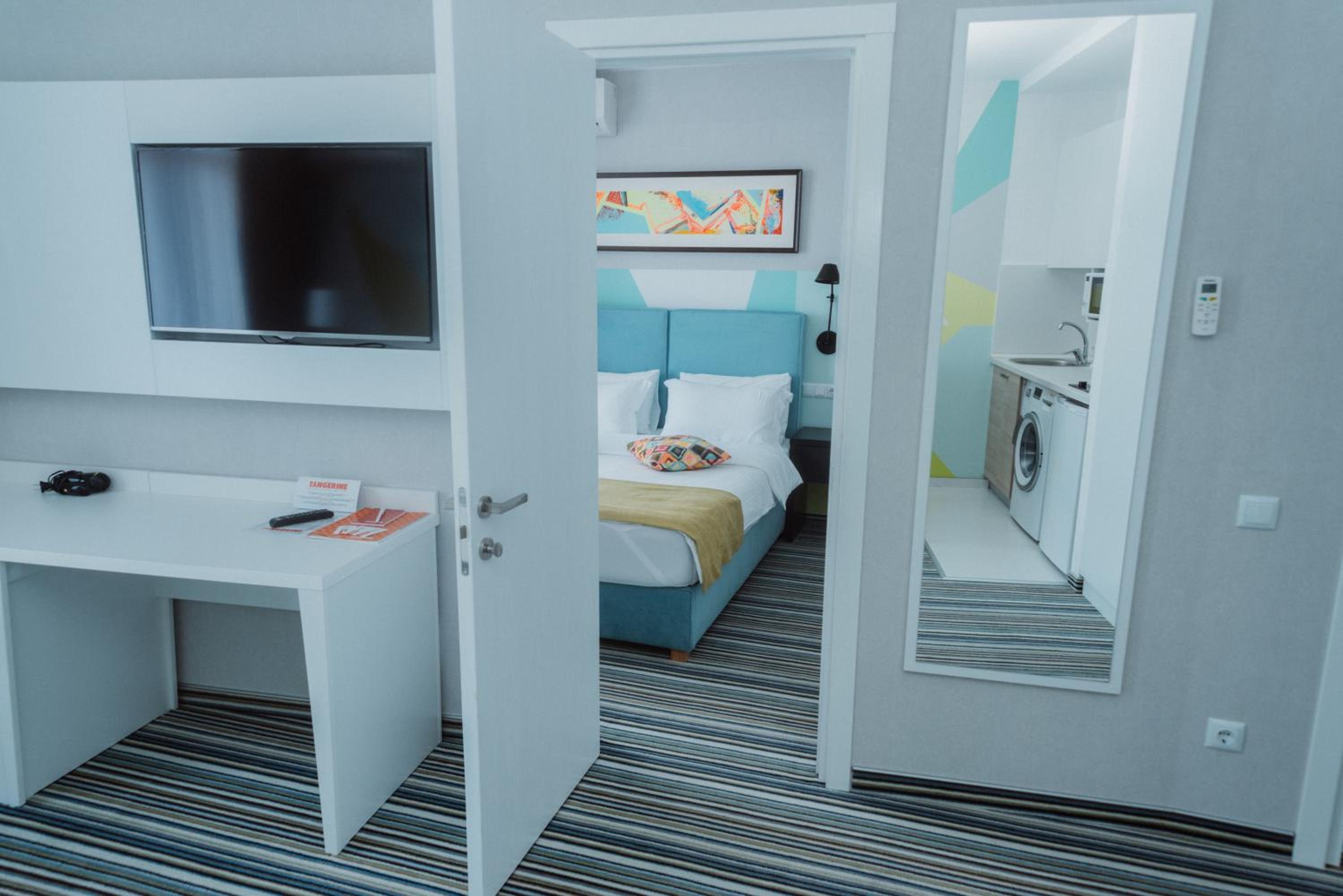 Deluxe Family Suite - Photo 39