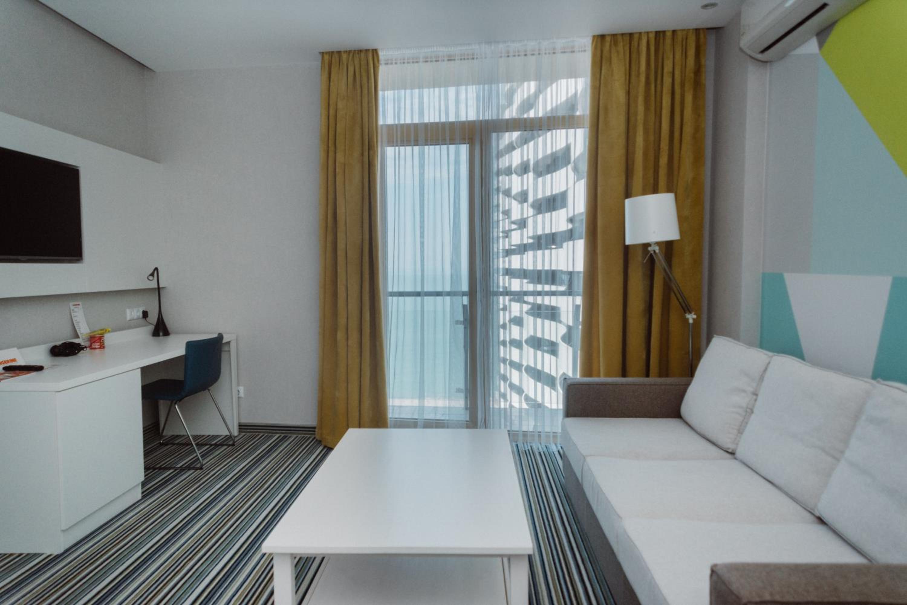 Family Suite with Sea View - Photo 21