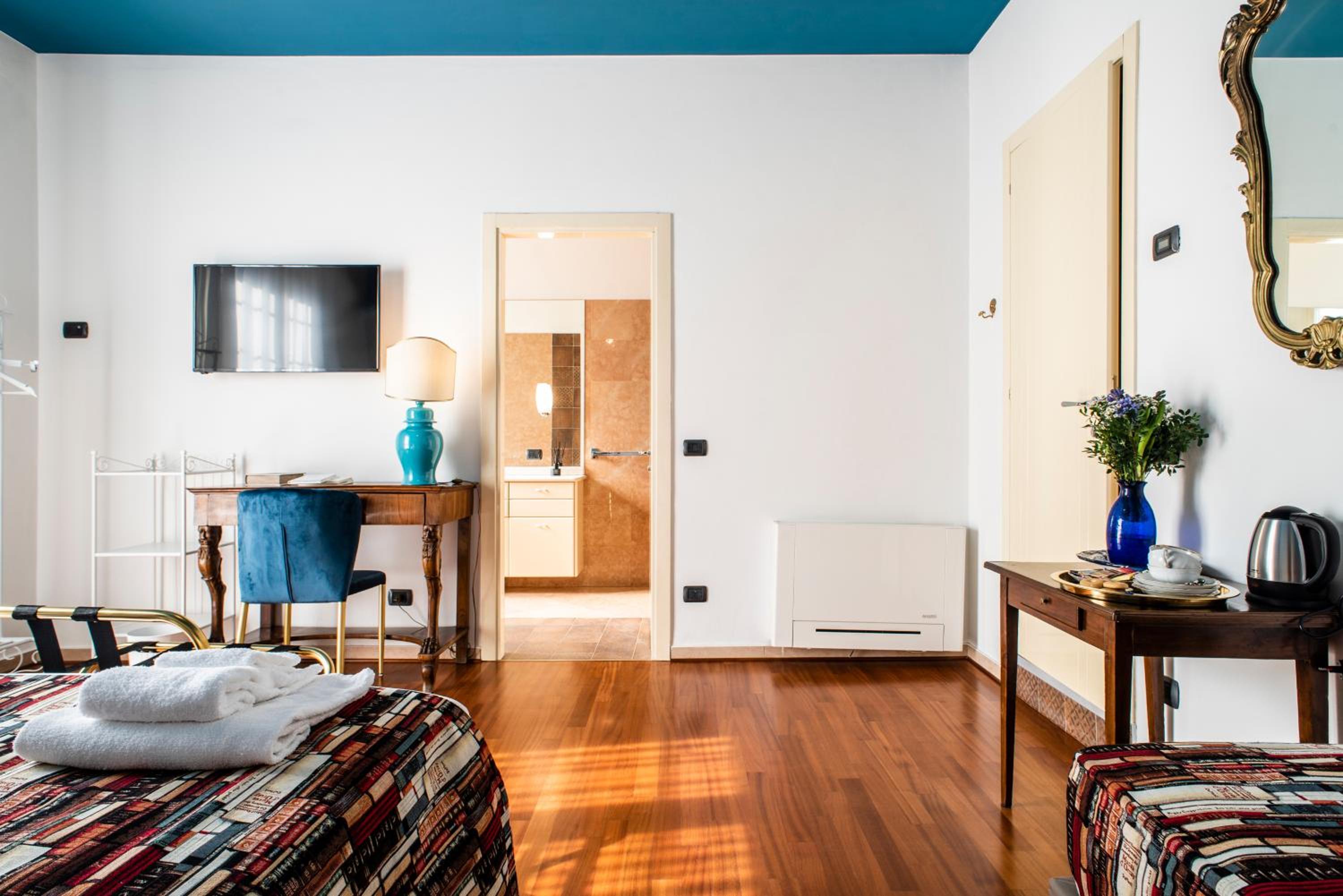 Comfort Triple Room with Shower - Photo 8