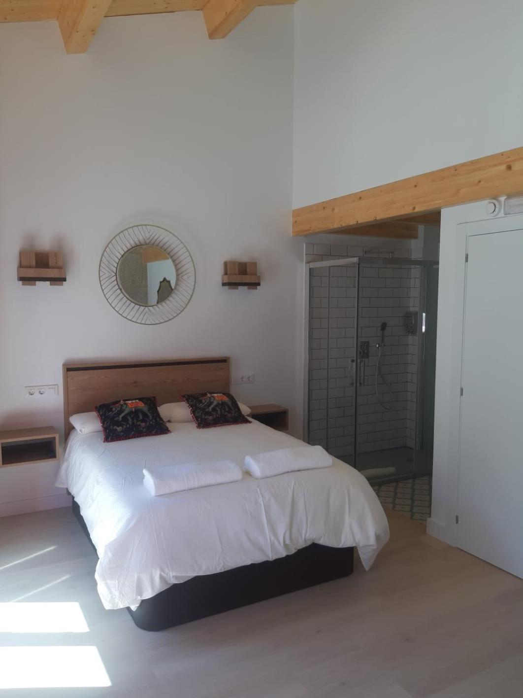 Deluxe Double Room with Balcony photo 2