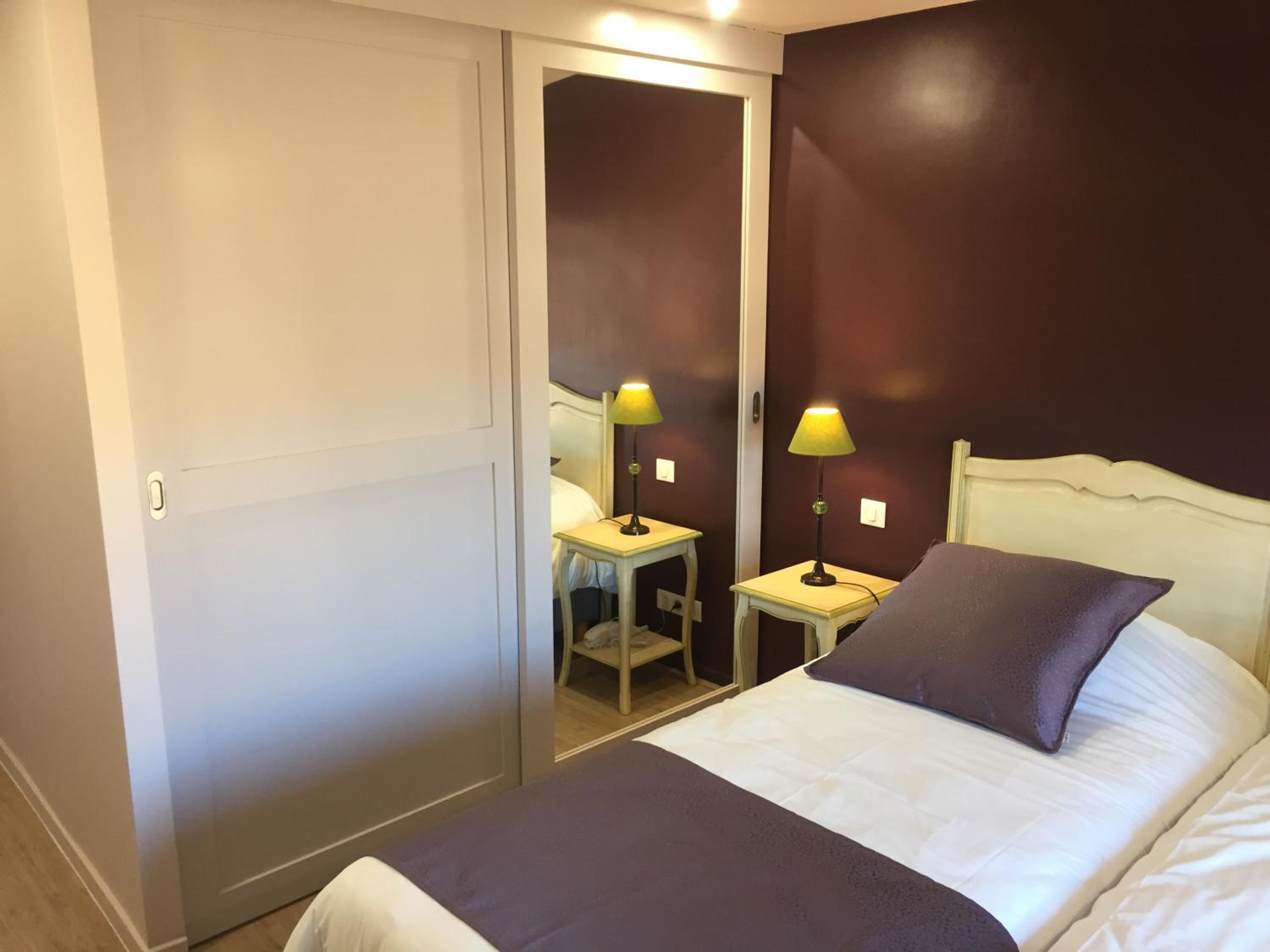 Twin Room - Photo 3