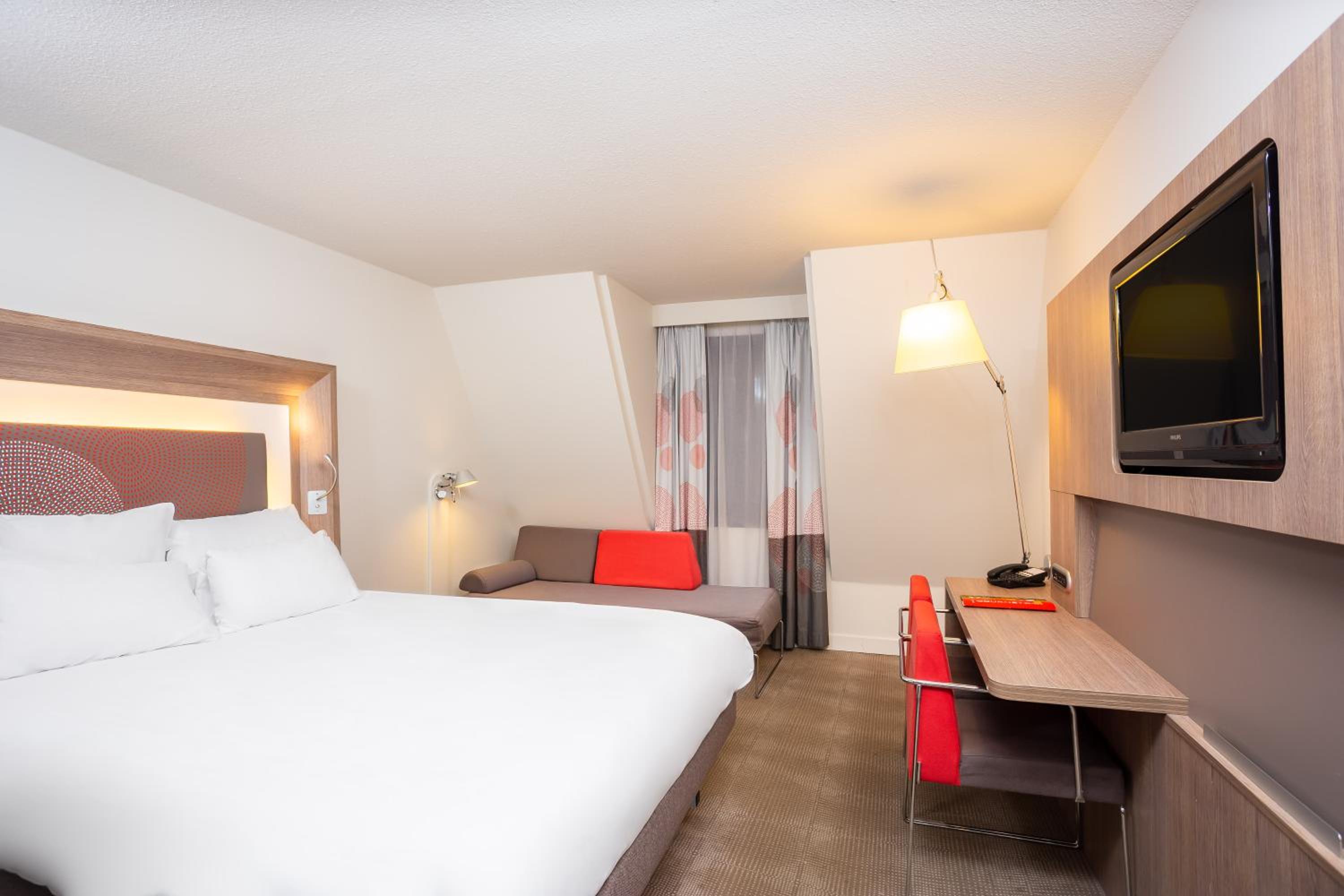 Superior Room with Double Bed and Sofa - Photo 2