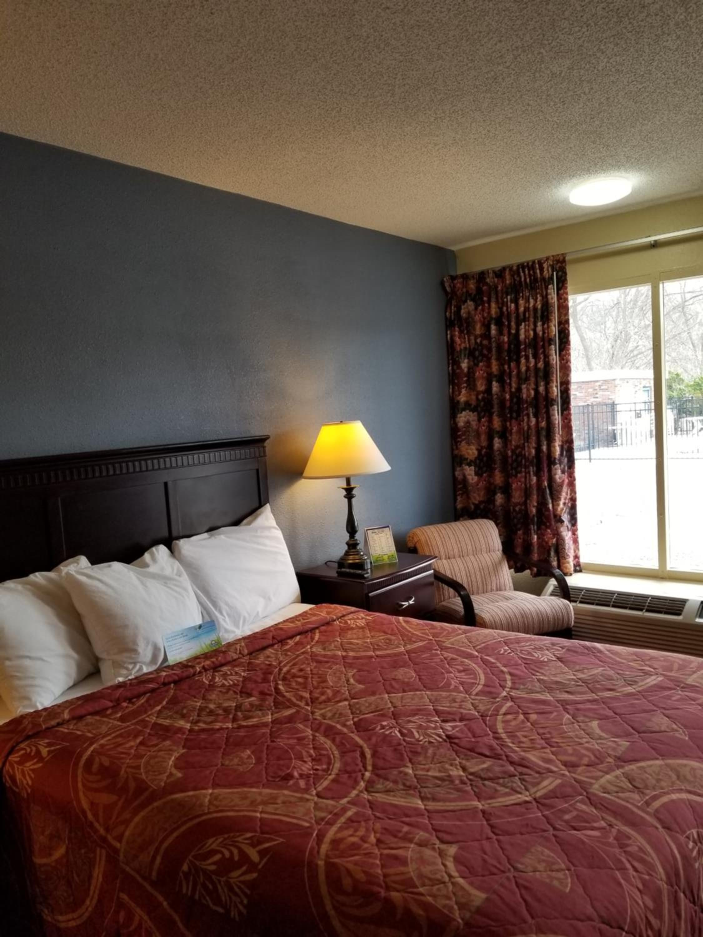 Queen Room - Mobility Access/Non-Smoking - Photo 3