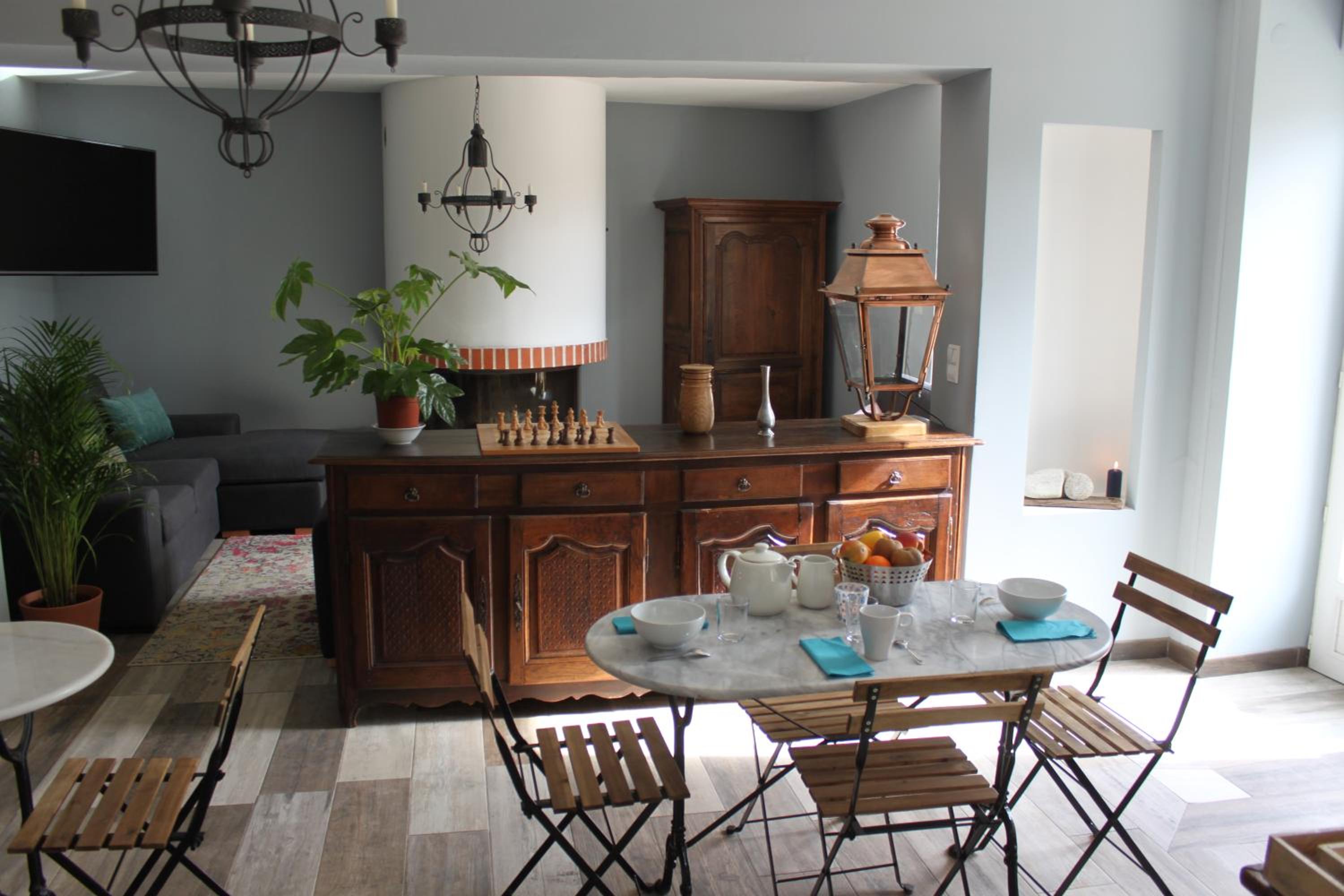 Villa - Photo 1